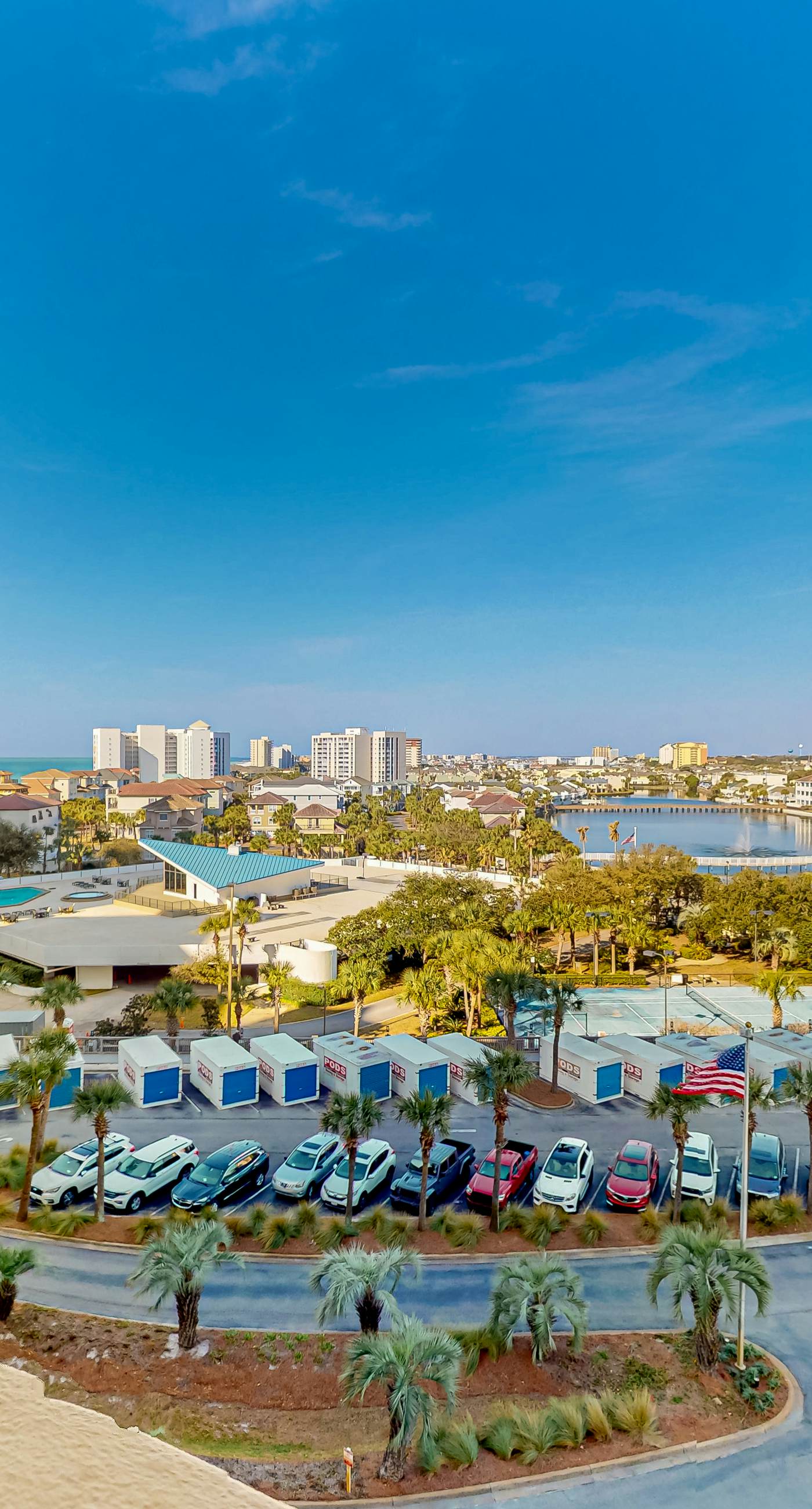 8th-floor condo with balcony, ocean view, W/D, pools & hot tub