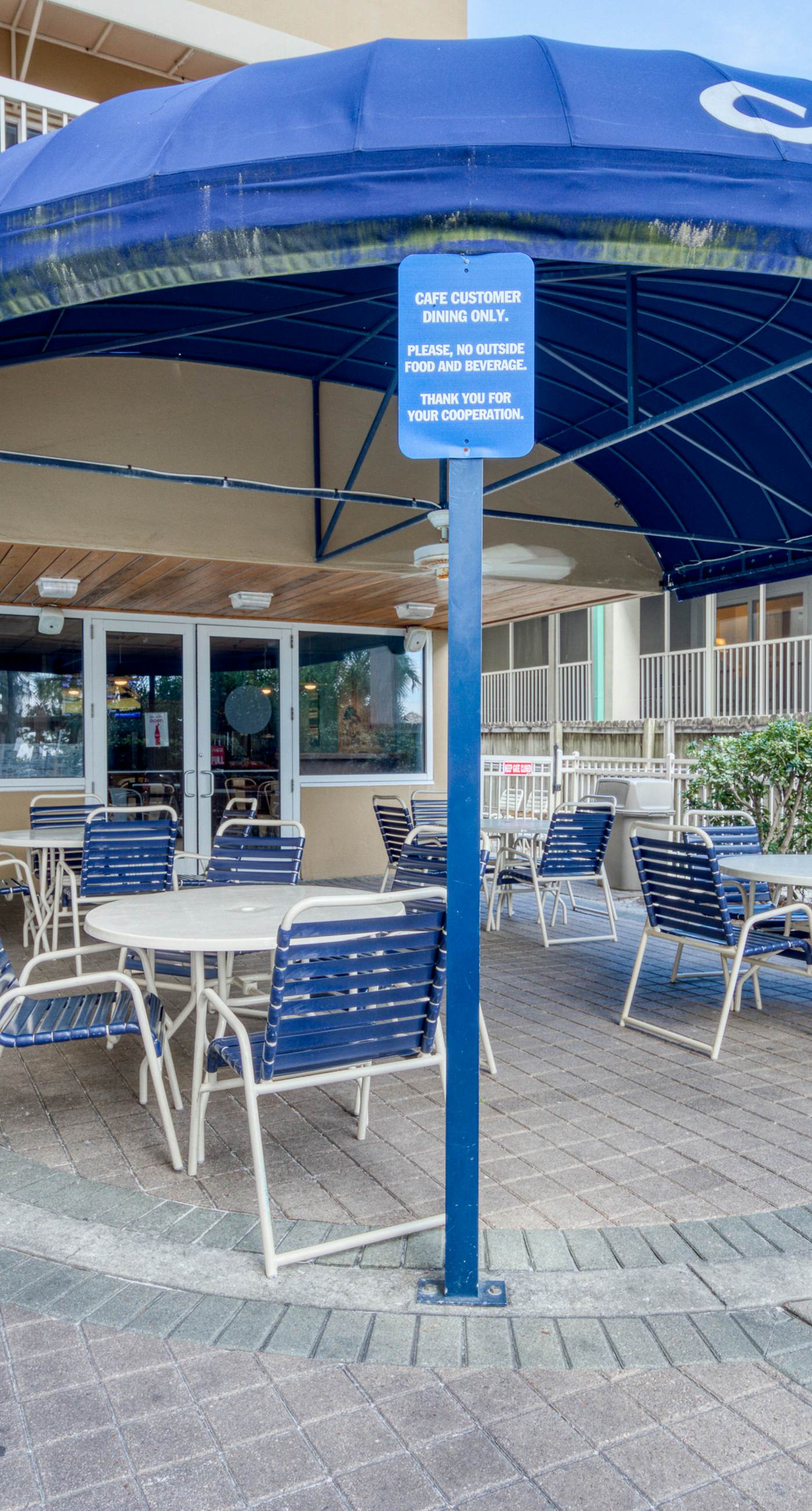 8th-floor condo with balcony, ocean view, W/D, pools & hot tub