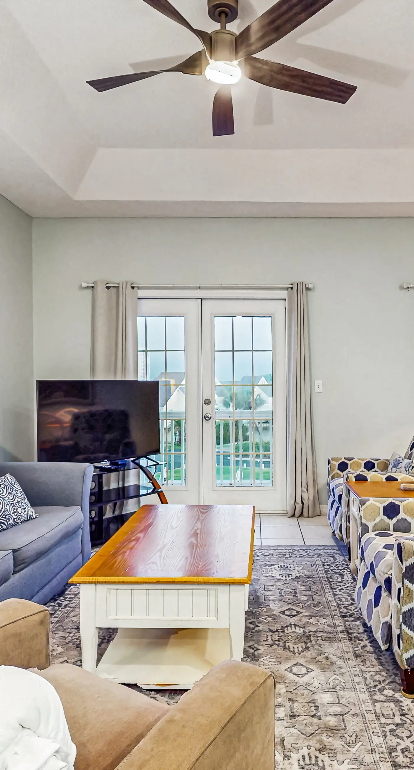 Dog-friendly condo with a pool, hot tub & tennis courts - walk to the beach