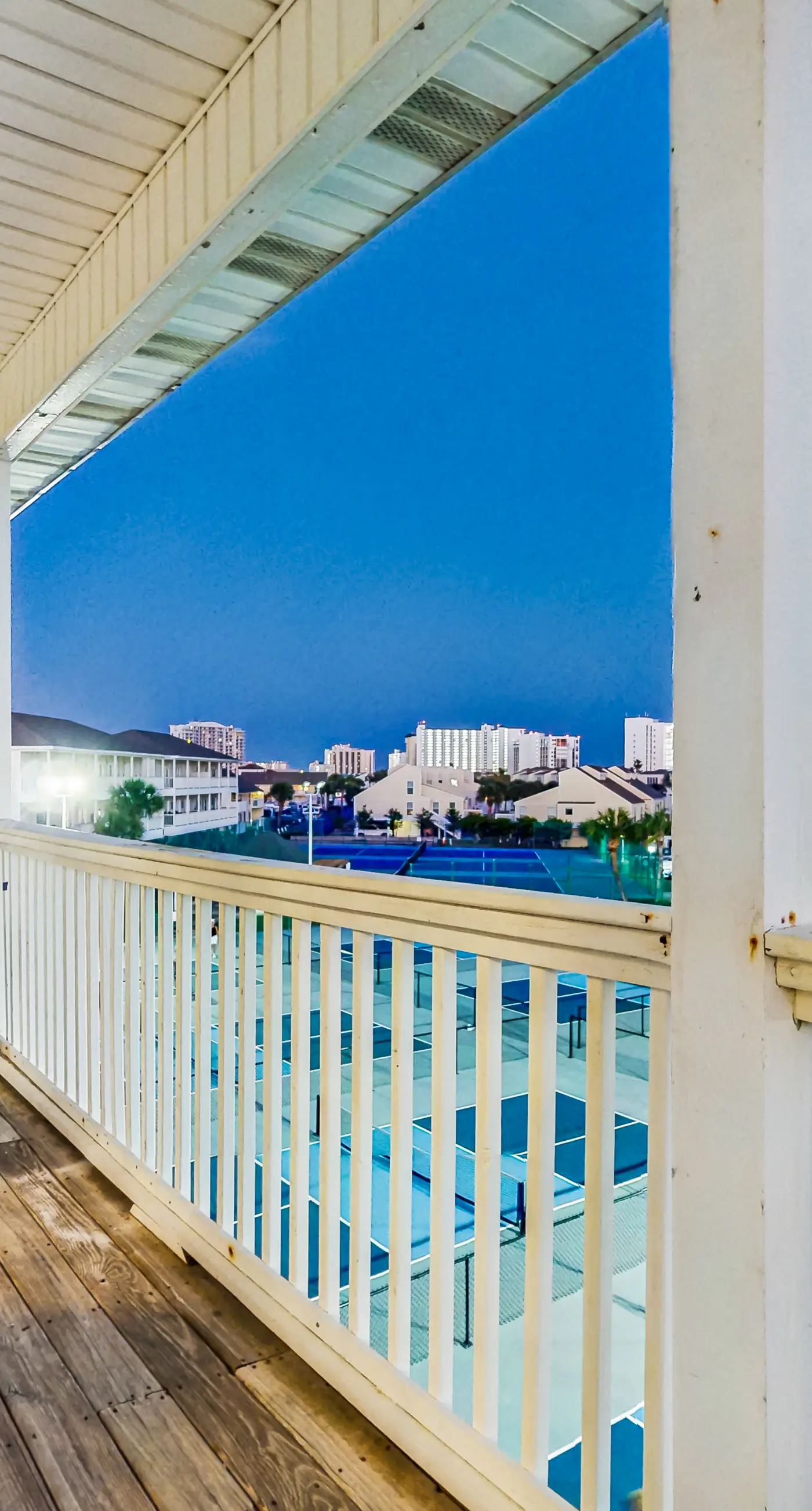 Dog-friendly condo with a pool, hot tub & tennis courts - walk to the beach