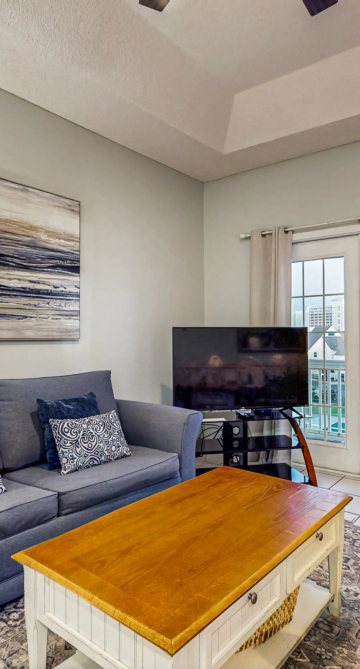 Dog-friendly condo with a pool, hot tub & tennis courts - walk to the beach