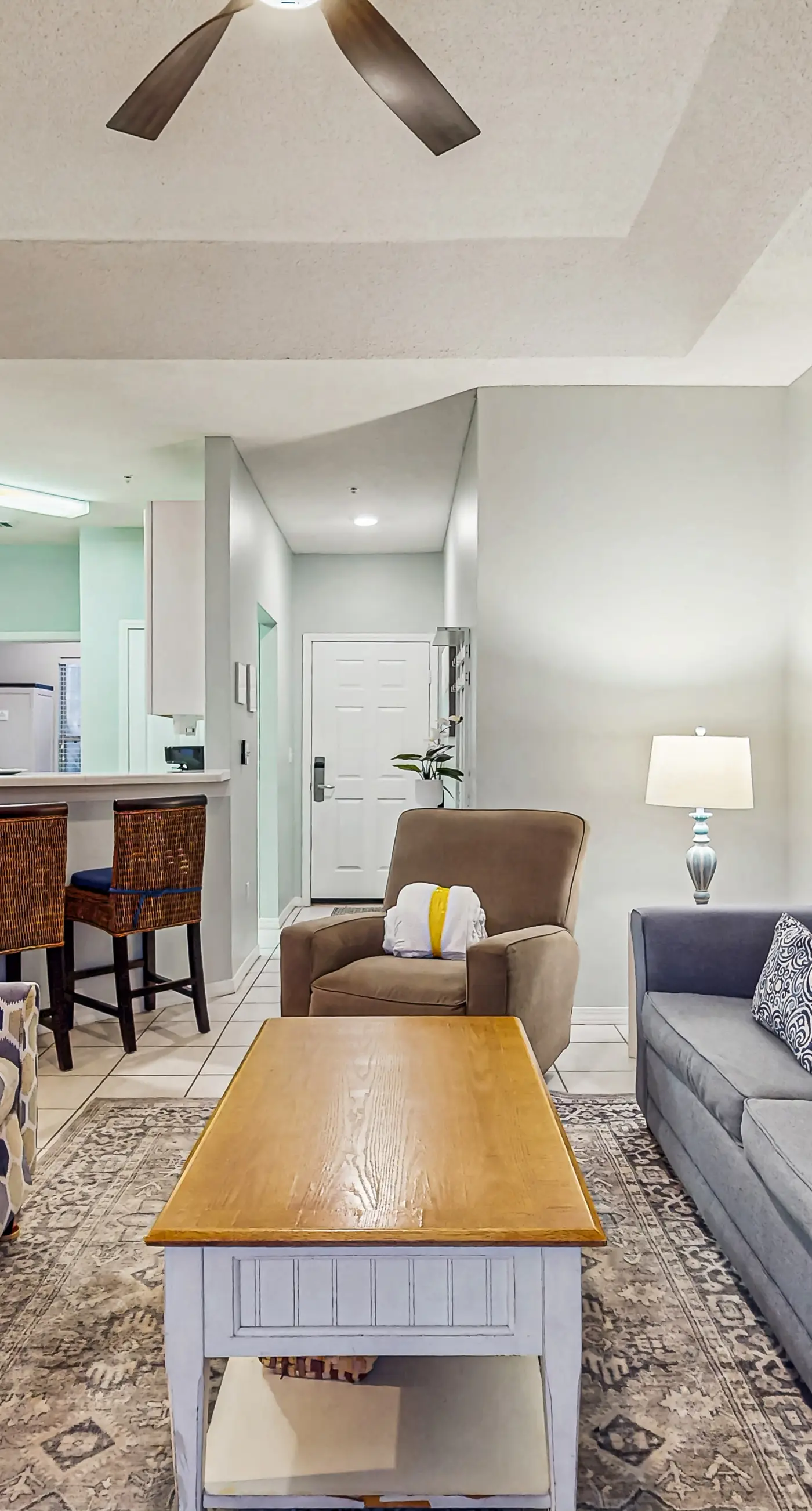 Dog-friendly condo with a pool, hot tub & tennis courts - walk to the beach