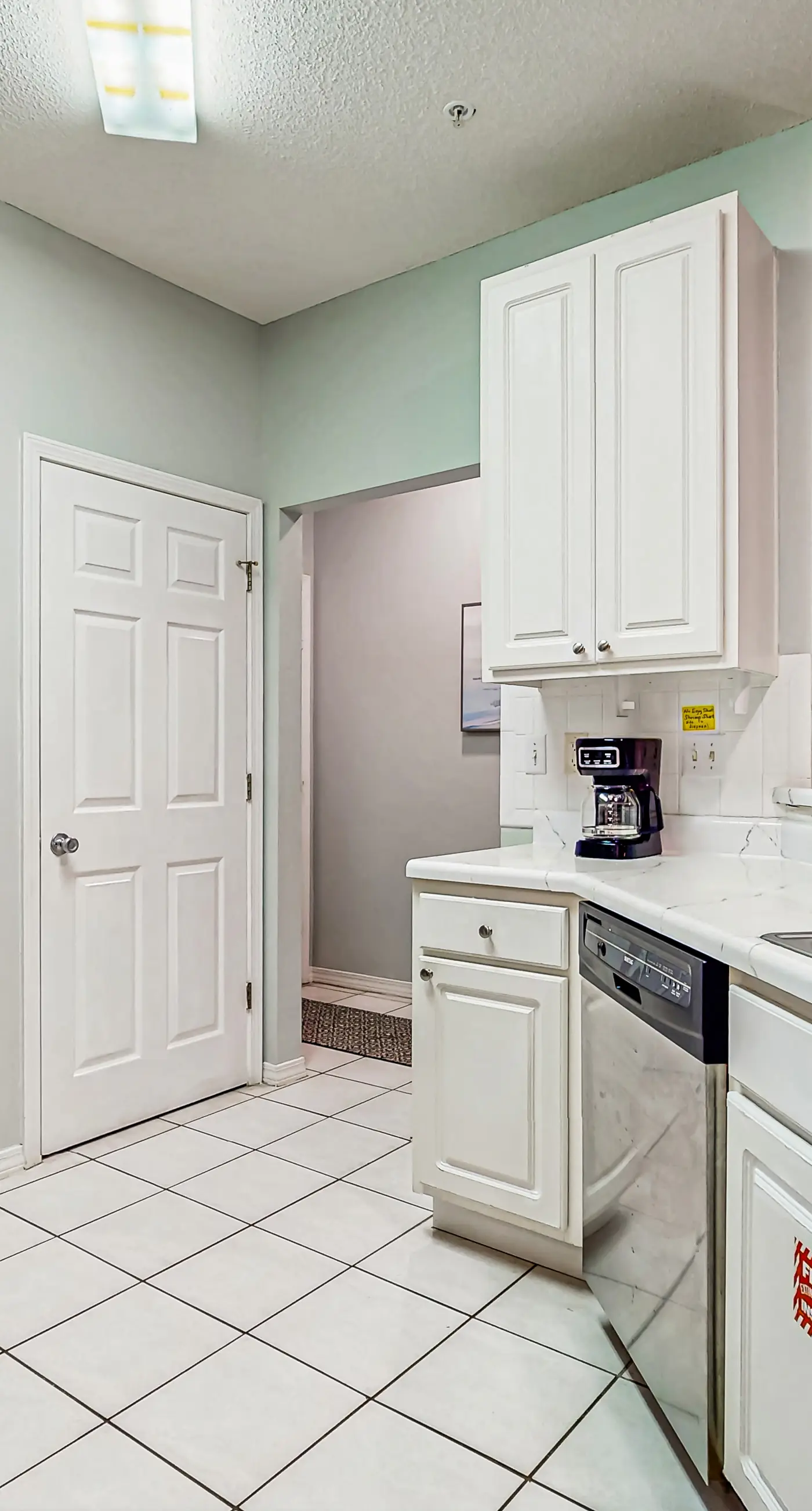 Dog-friendly condo with a pool, hot tub & tennis courts - walk to the beach