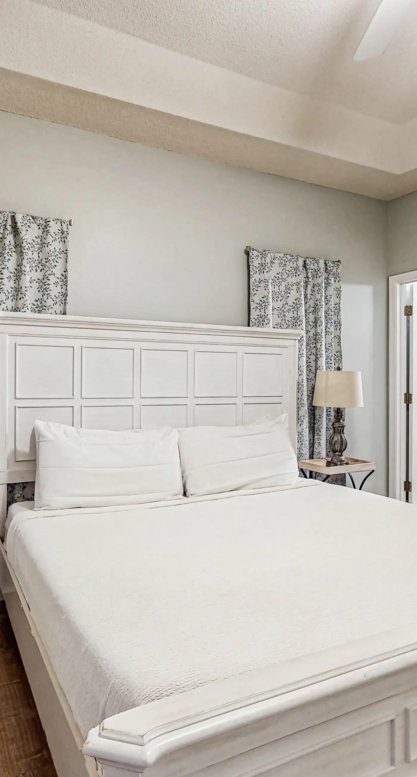 Dog-friendly condo with a pool, hot tub & tennis courts - walk to the beach