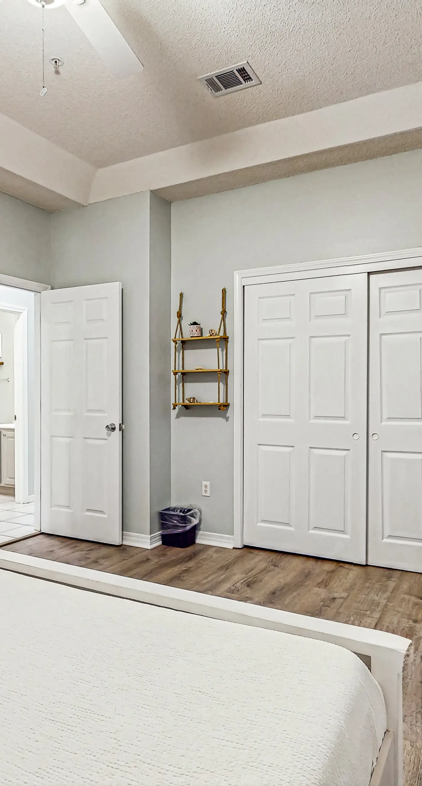 Dog-friendly condo with a pool, hot tub & tennis courts - walk to the beach