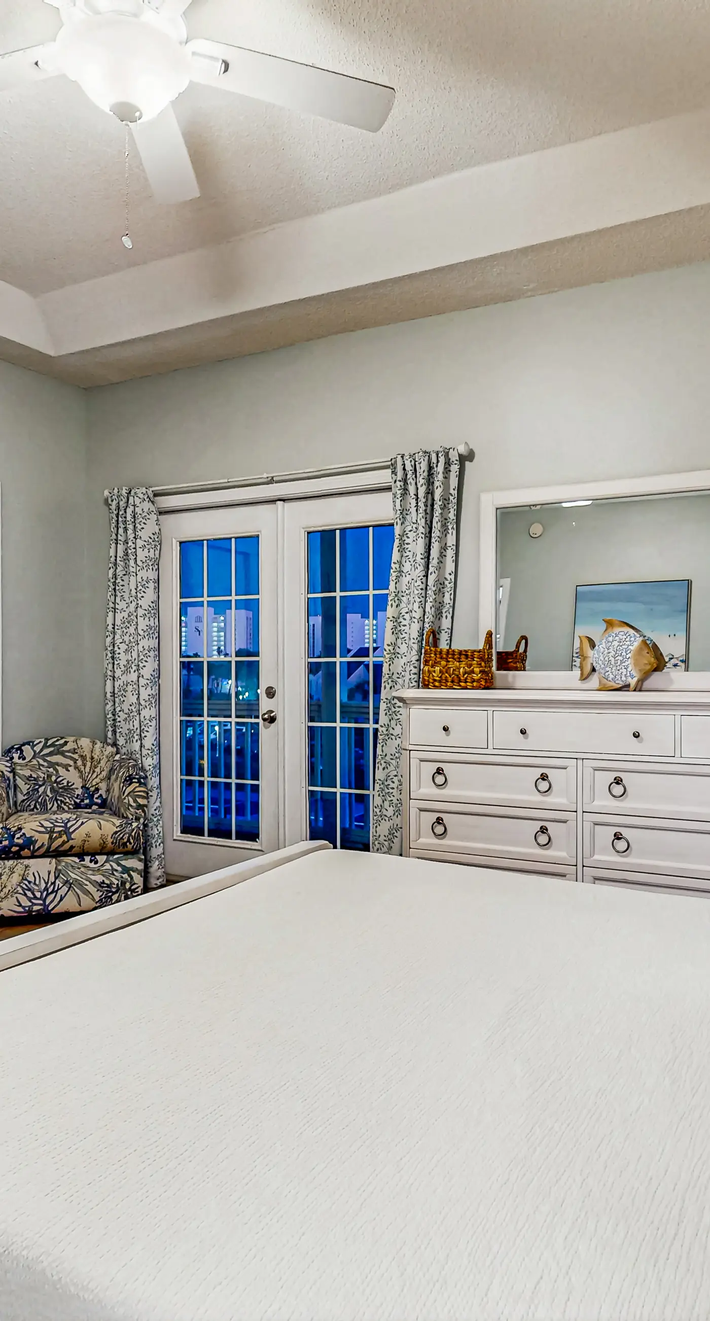 Dog-friendly condo with a pool, hot tub & tennis courts - walk to the beach