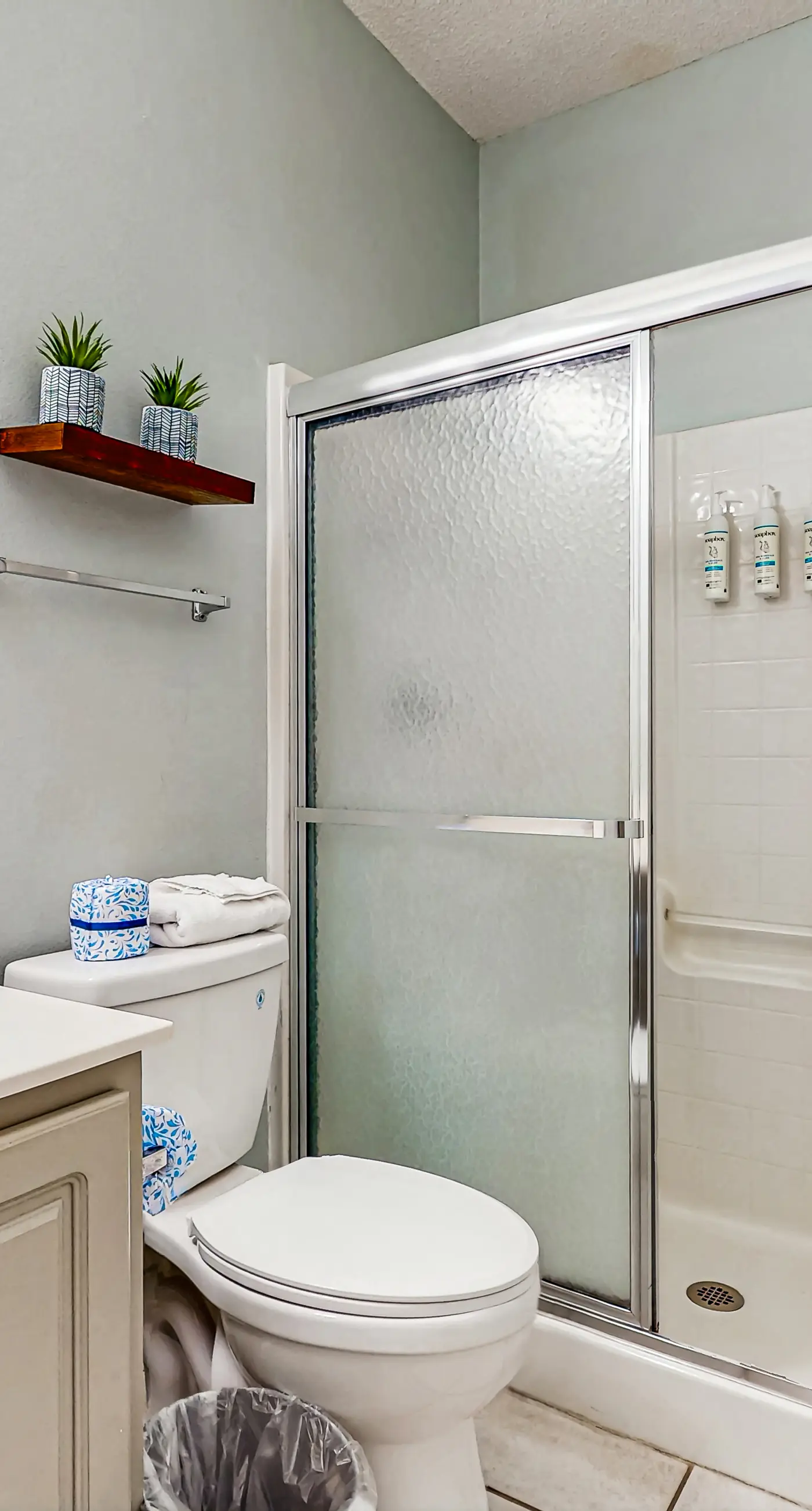 Dog-friendly condo with a pool, hot tub & tennis courts - walk to the beach