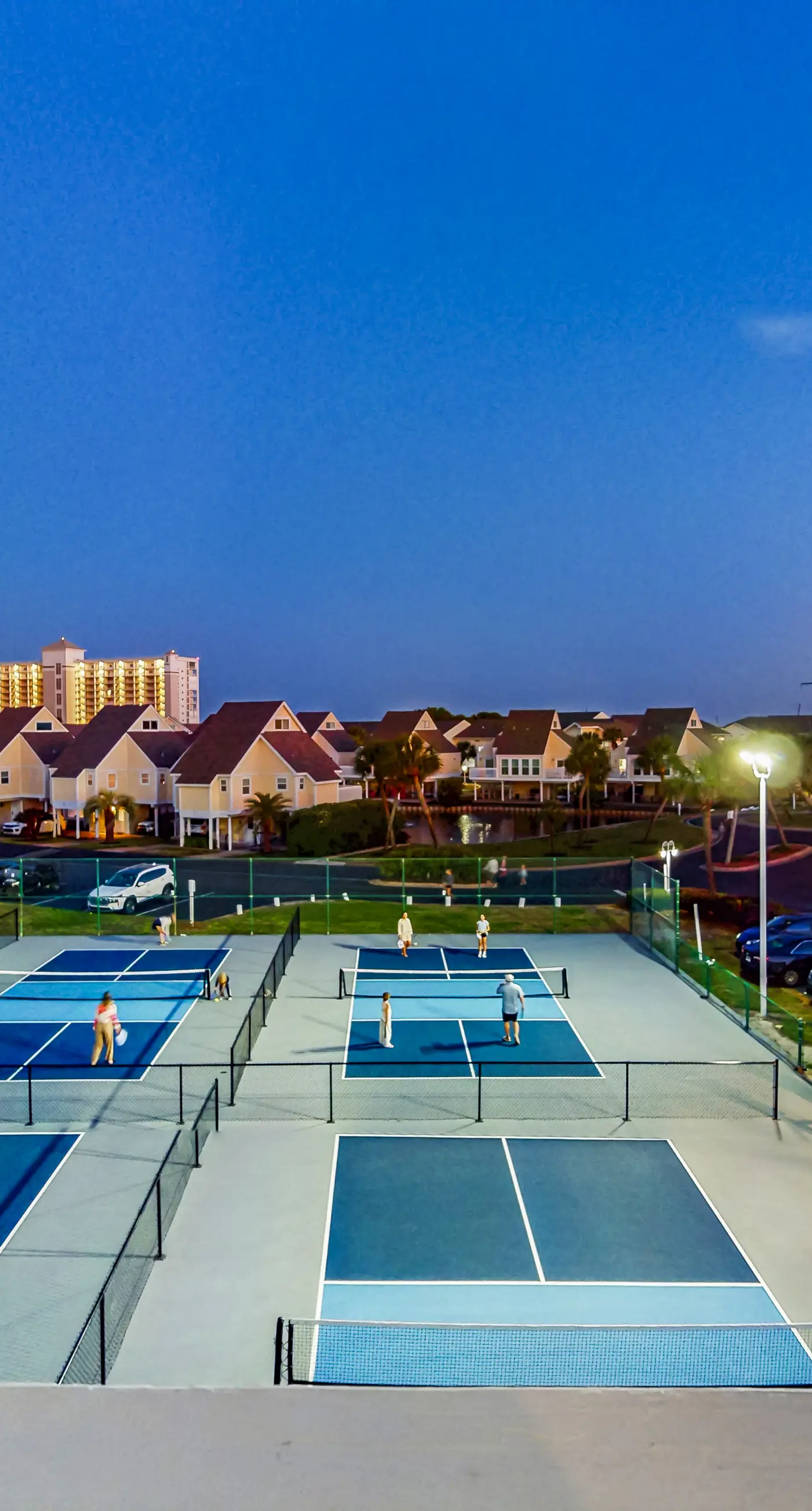 Dog-friendly condo with a pool, hot tub & tennis courts - walk to the beach