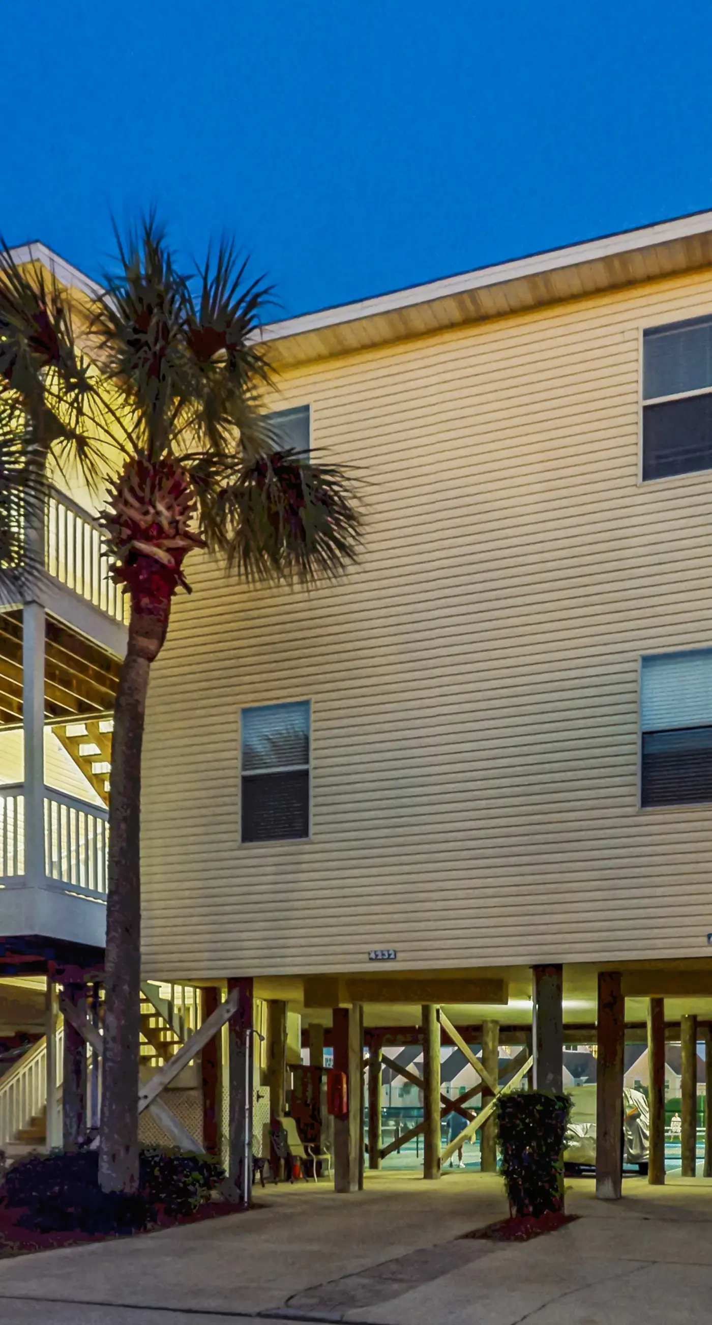 Dog-friendly condo with a pool, hot tub & tennis courts - walk to the beach