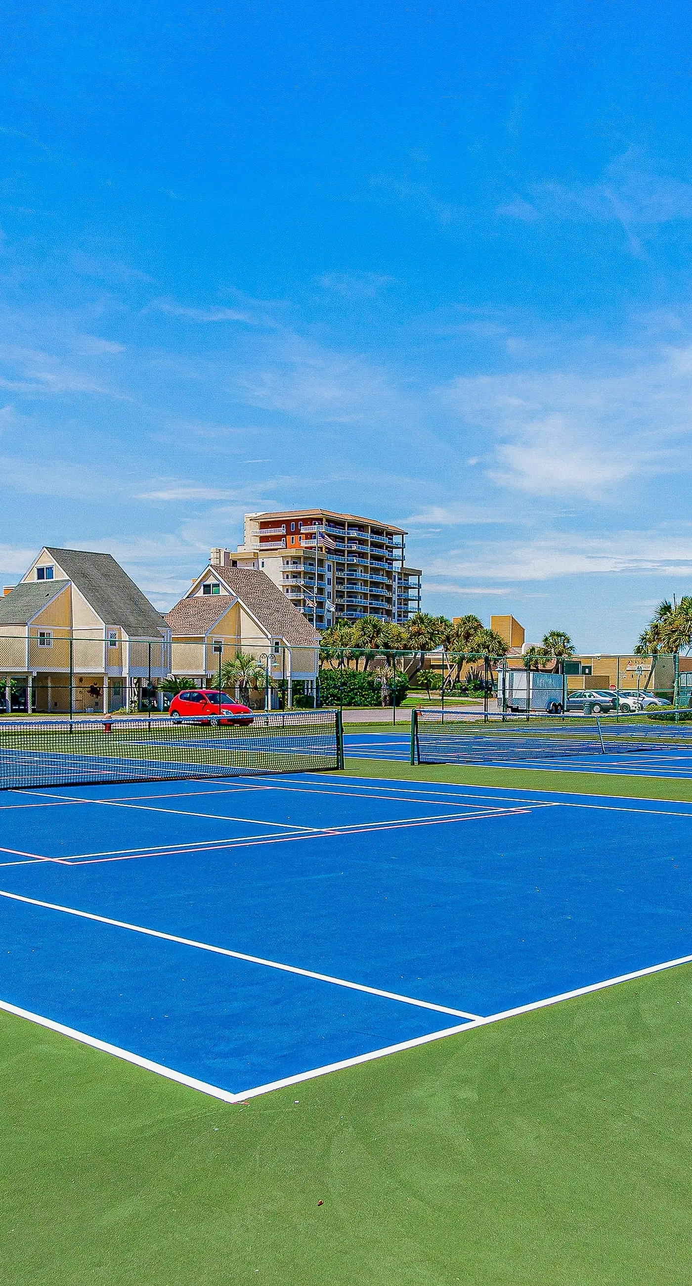 Dog-friendly condo with a pool, hot tub & tennis courts - walk to the beach