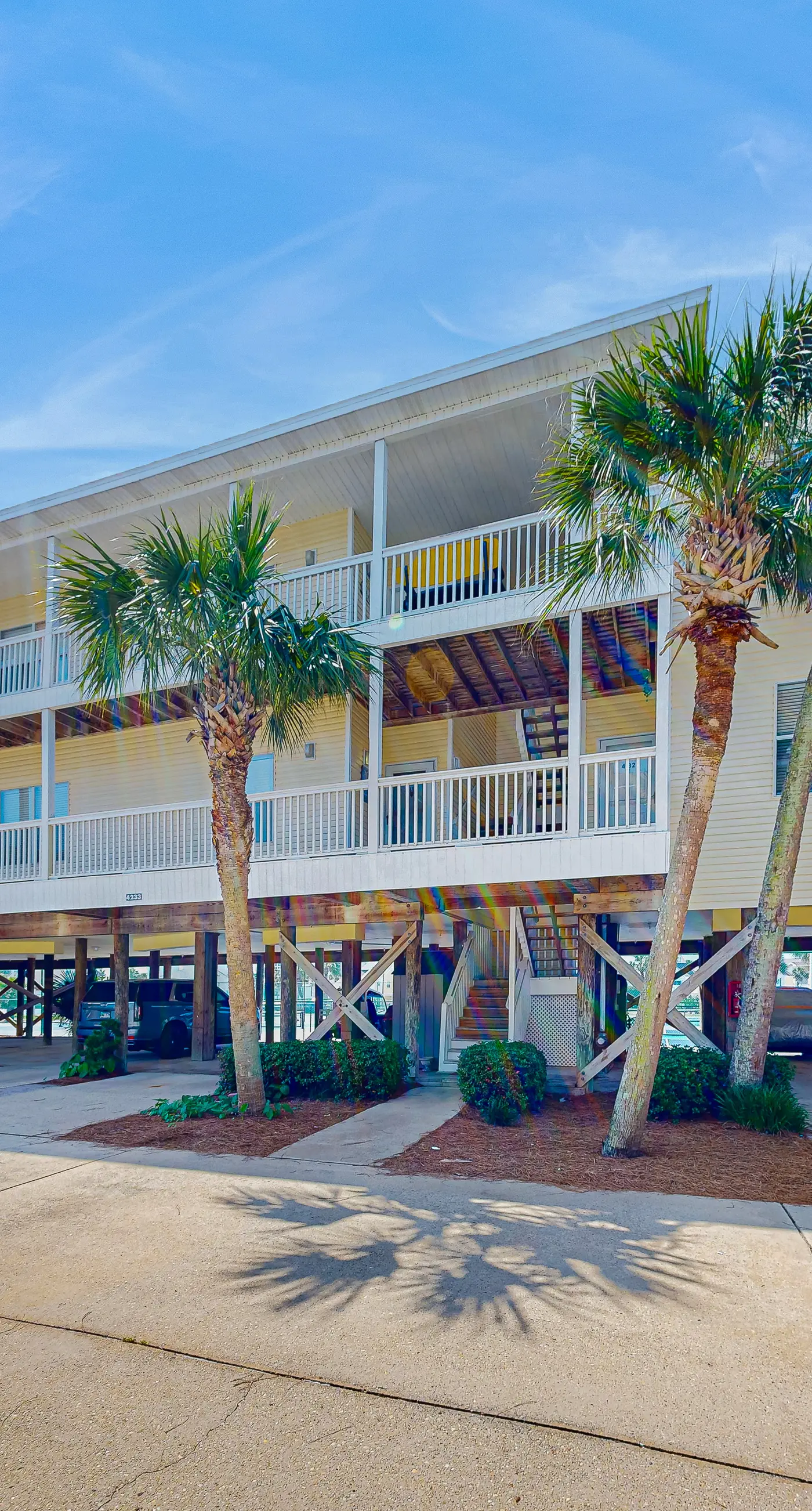 Dog-friendly condo with a pool, hot tub & tennis courts - walk to the beach