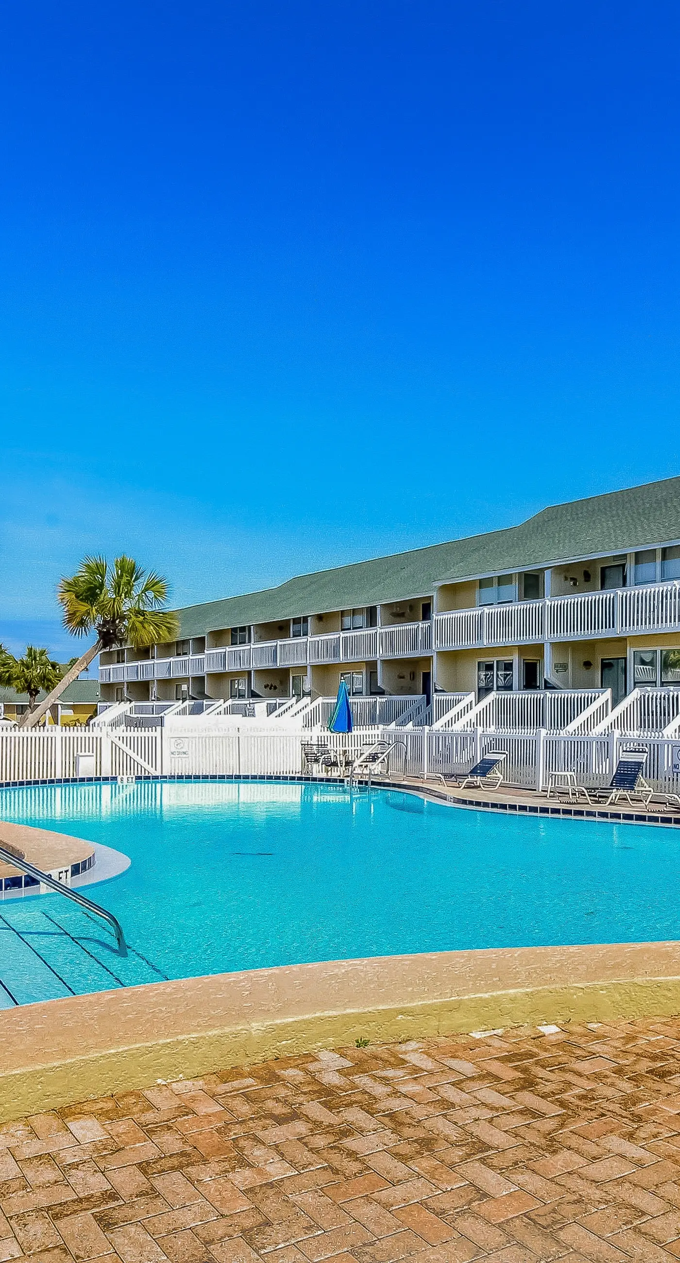 Dog-friendly condo with a pool, hot tub & tennis courts - walk to the beach