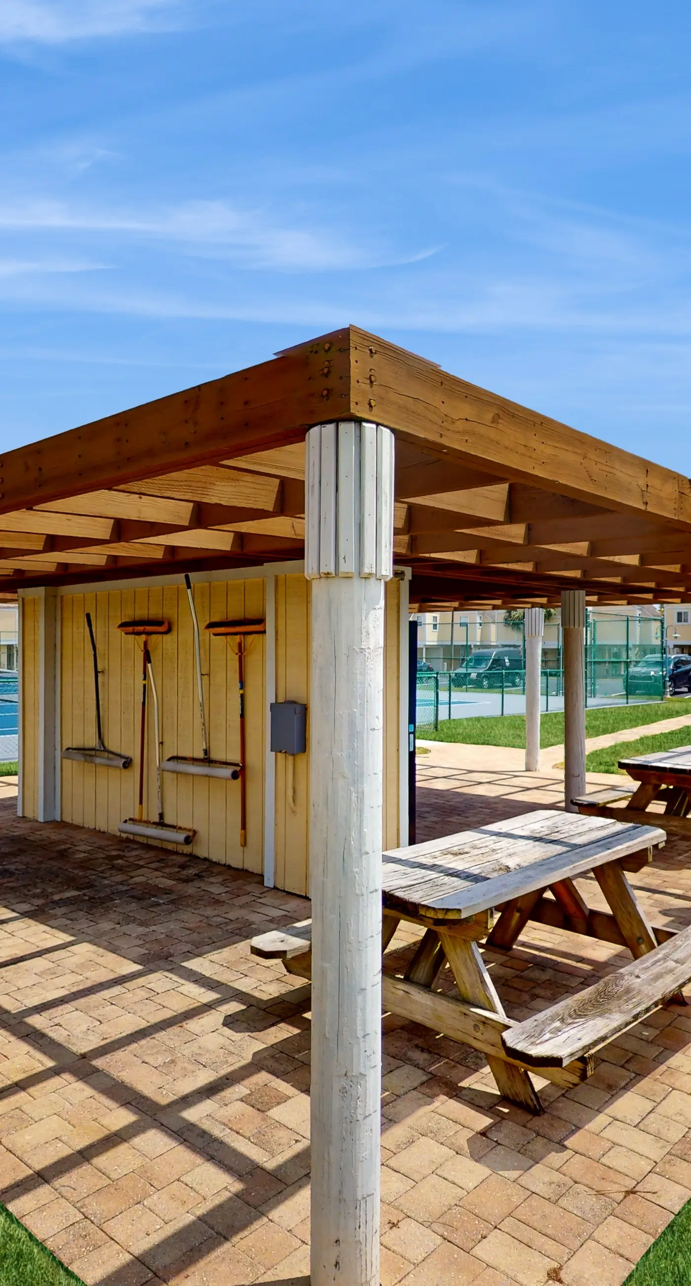 Dog-friendly condo with a pool, hot tub & tennis courts - walk to the beach