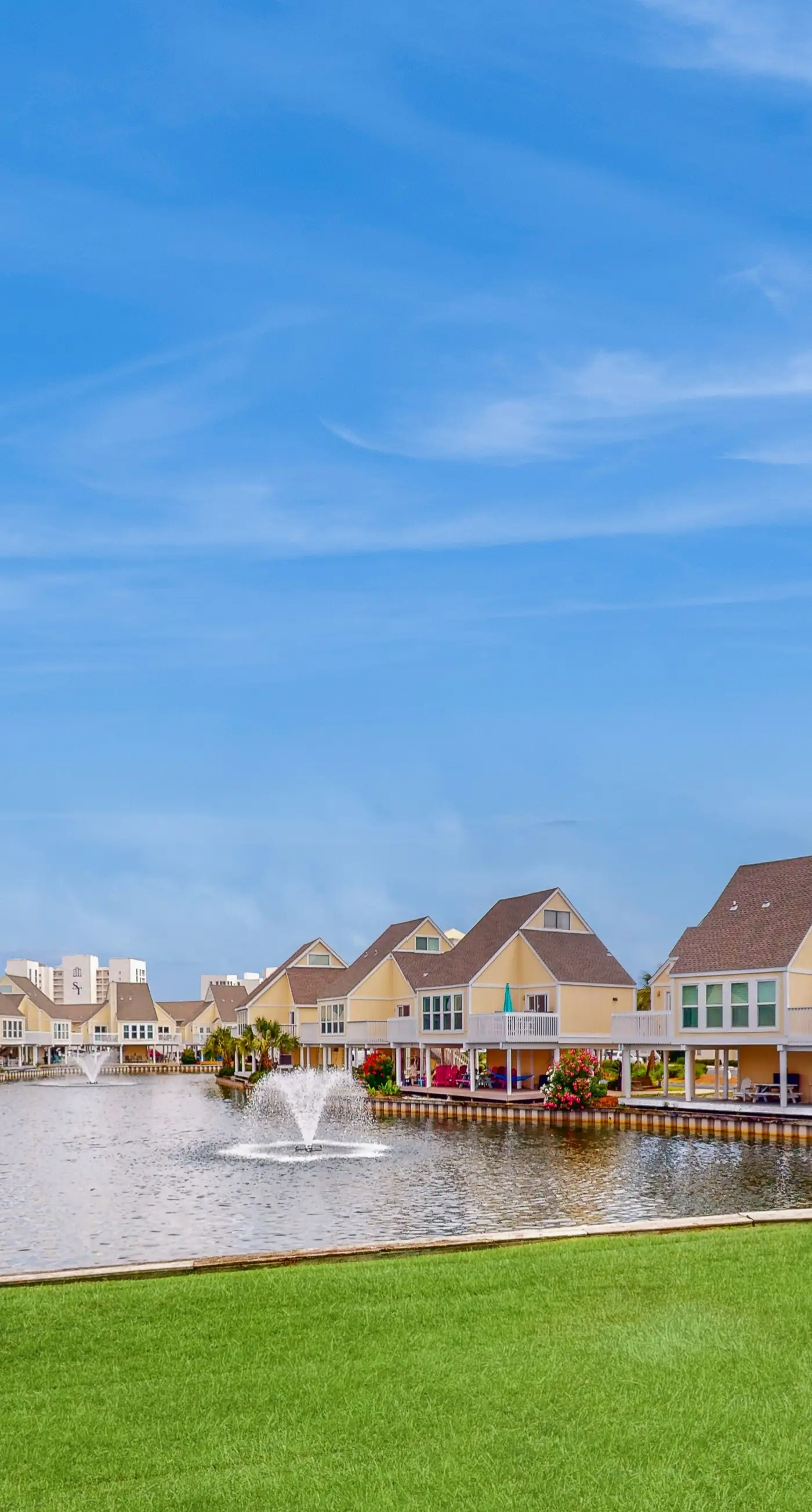 Dog-friendly condo with a pool, hot tub & tennis courts - walk to the beach