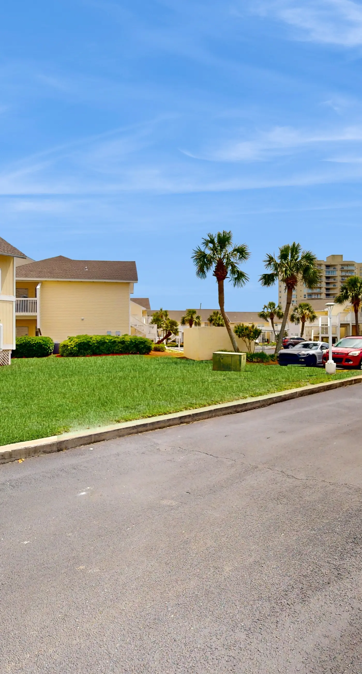 Dog-friendly condo with a pool, hot tub & tennis courts - walk to the beach
