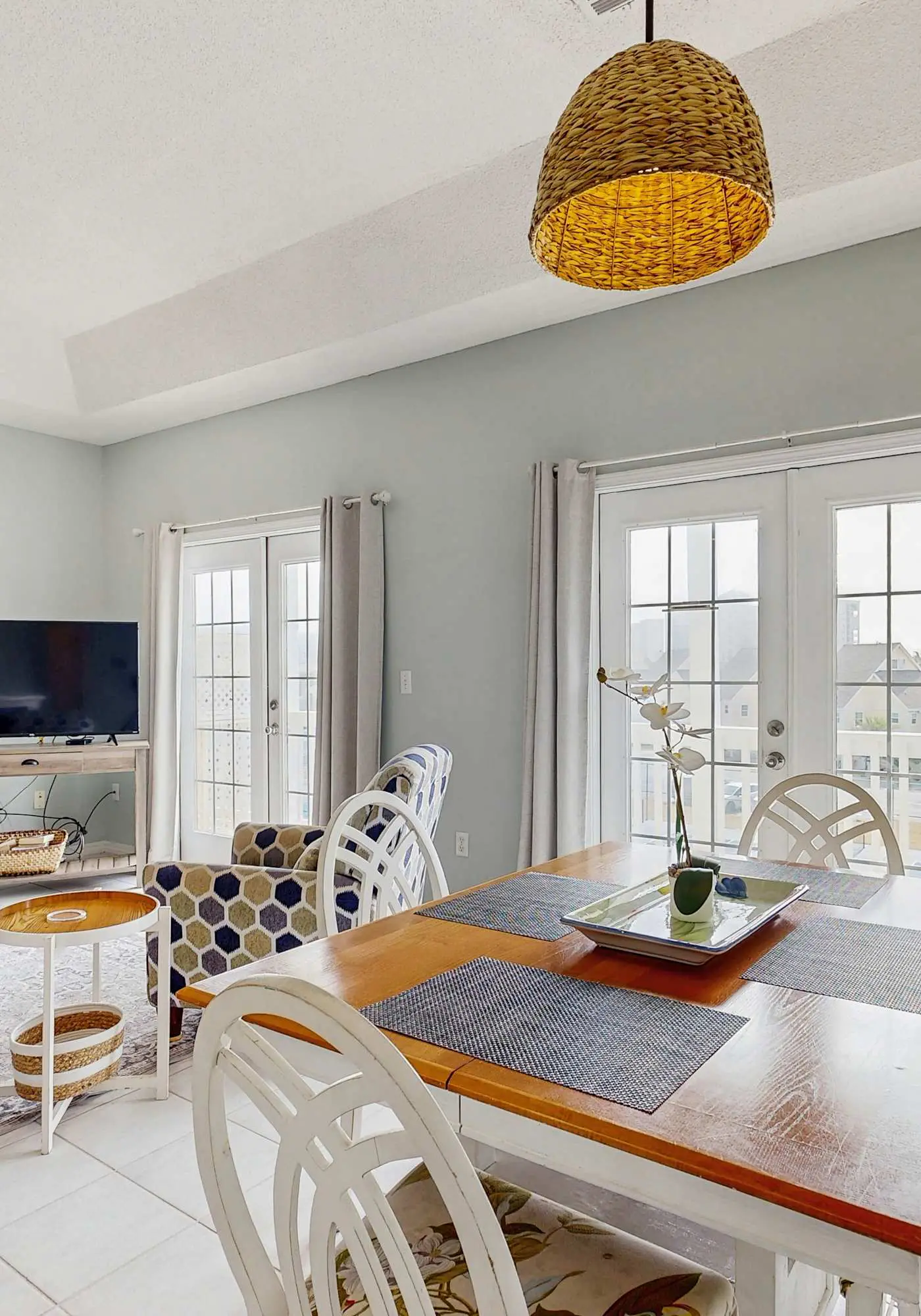 Dog-friendly condo with a pool, hot tub & tennis courts - walk to the beach