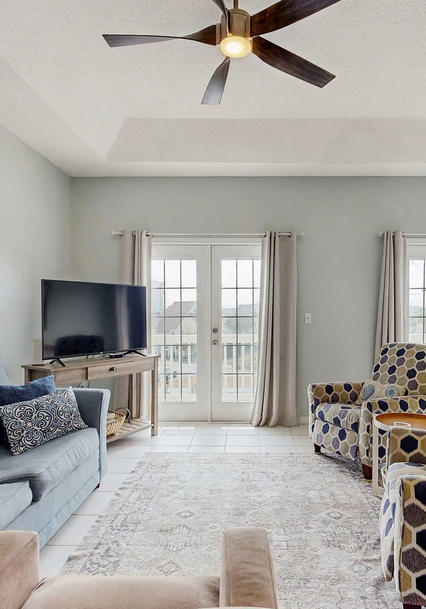 Dog-friendly condo with a pool, hot tub & tennis courts - walk to the beach