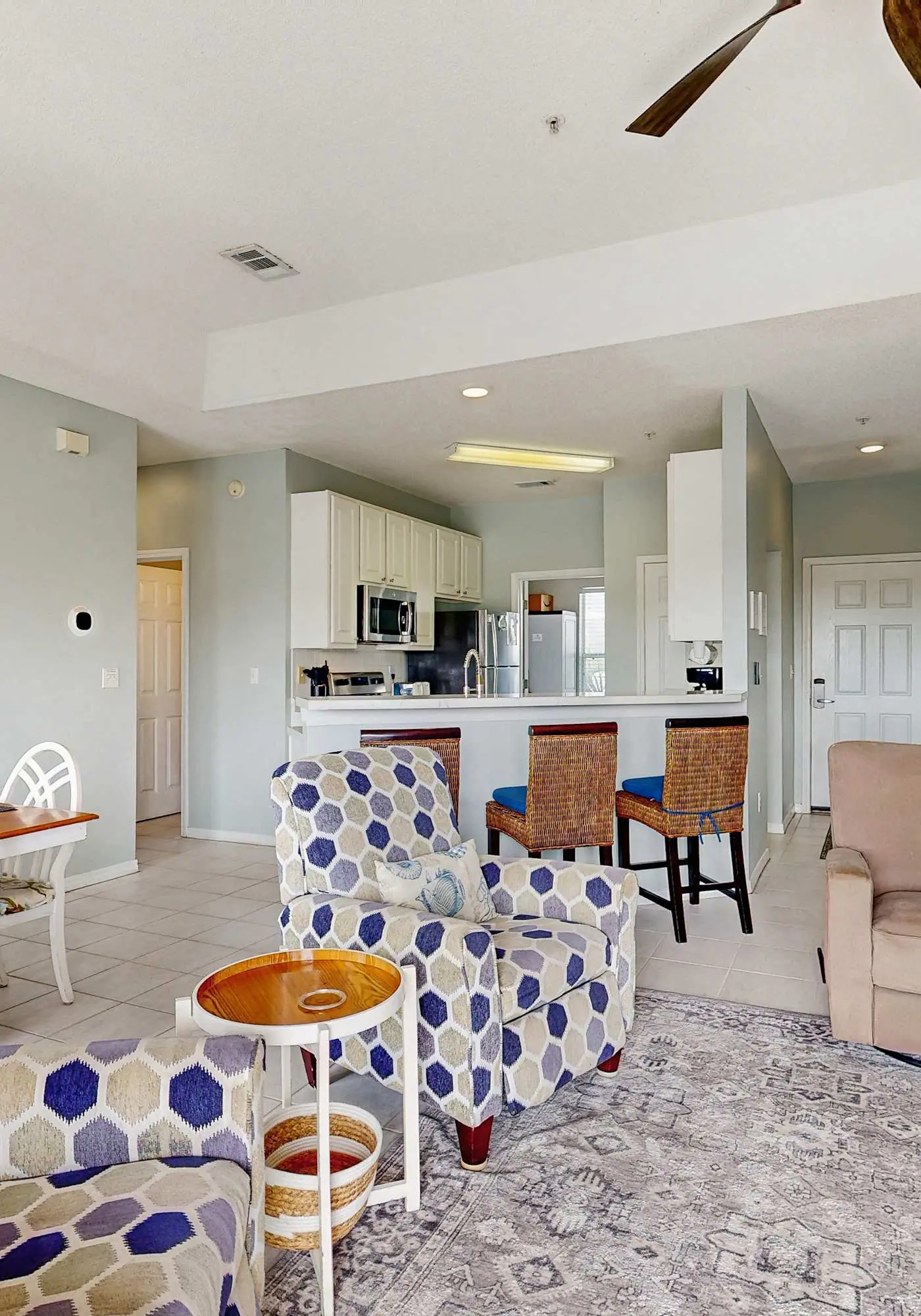 Dog-friendly condo with a pool, hot tub & tennis courts - walk to the beach