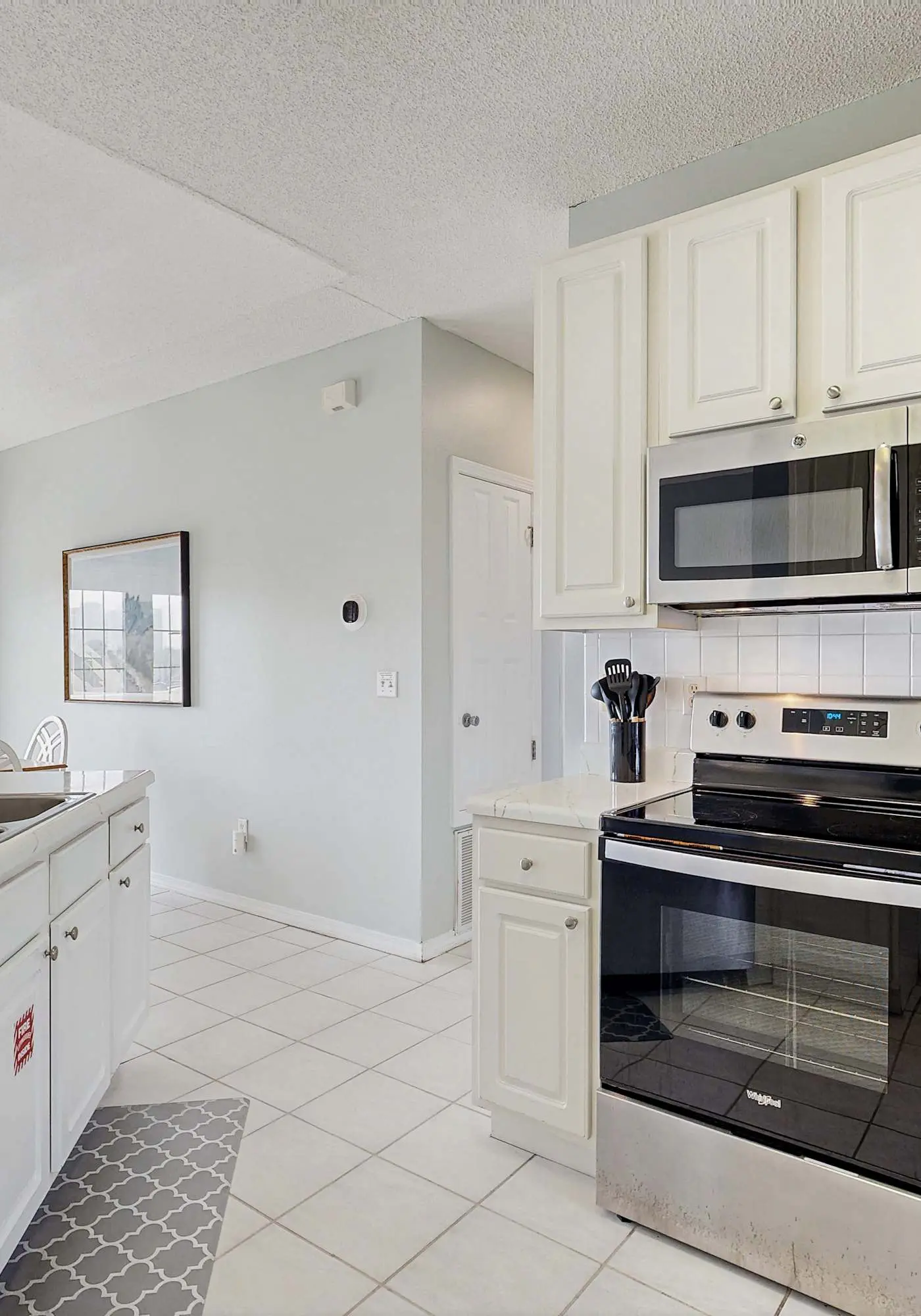 Dog-friendly condo with a pool, hot tub & tennis courts - walk to the beach