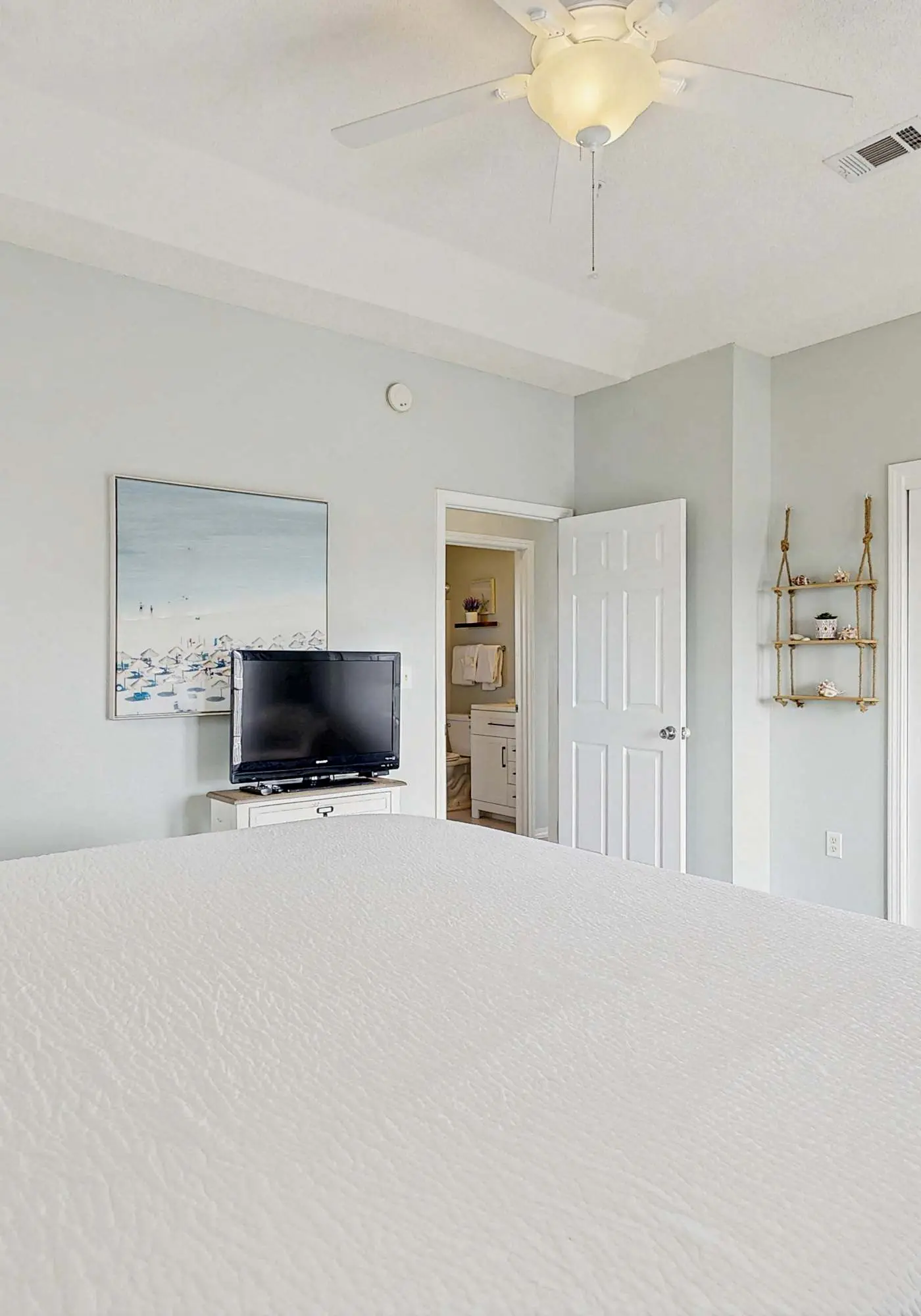 Dog-friendly condo with a pool, hot tub & tennis courts - walk to the beach