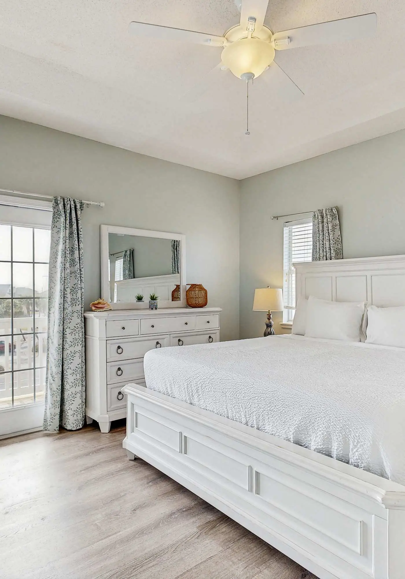 Dog-friendly condo with a pool, hot tub & tennis courts - walk to the beach