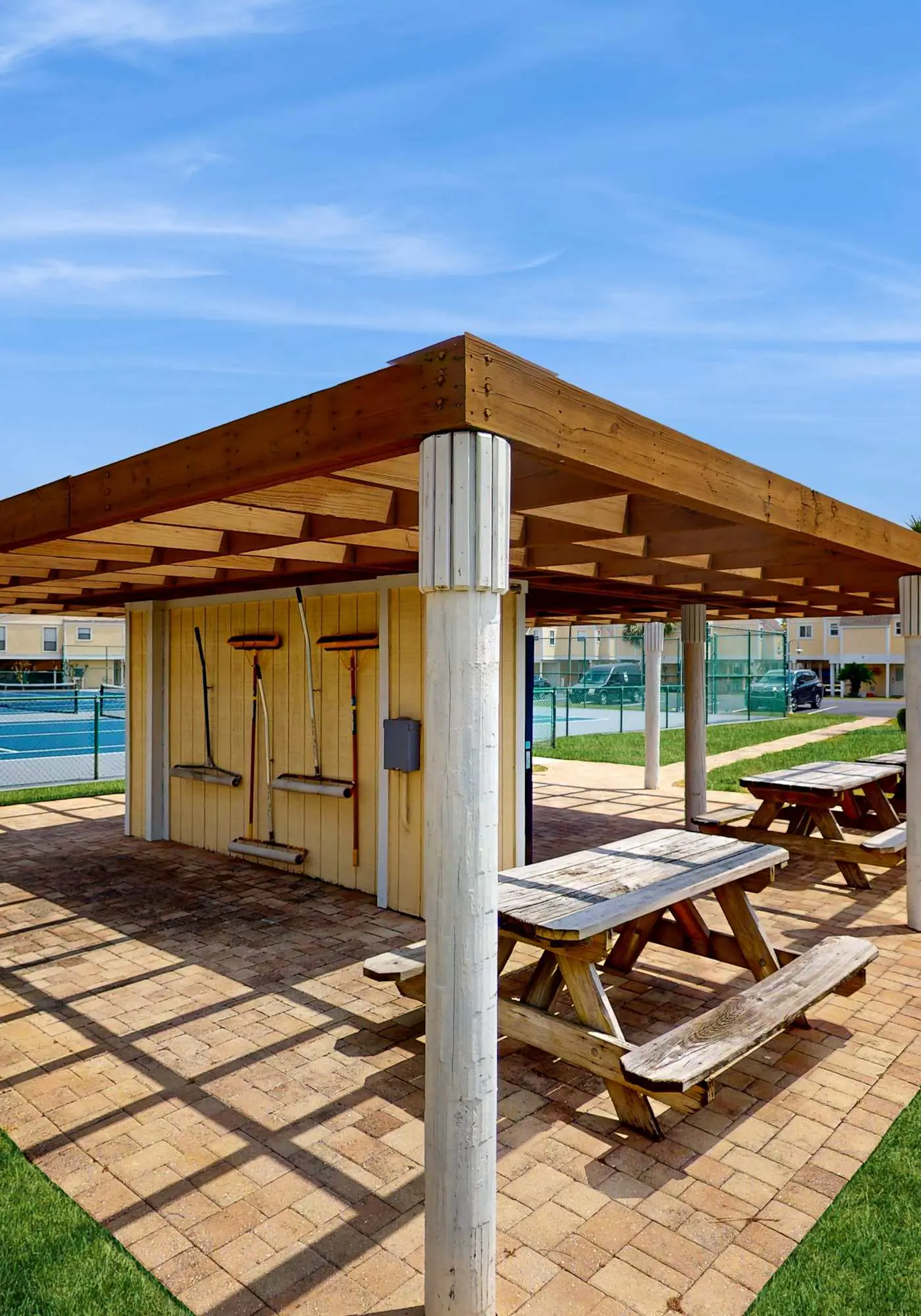 Dog-friendly condo with a pool, hot tub & tennis courts - walk to the beach