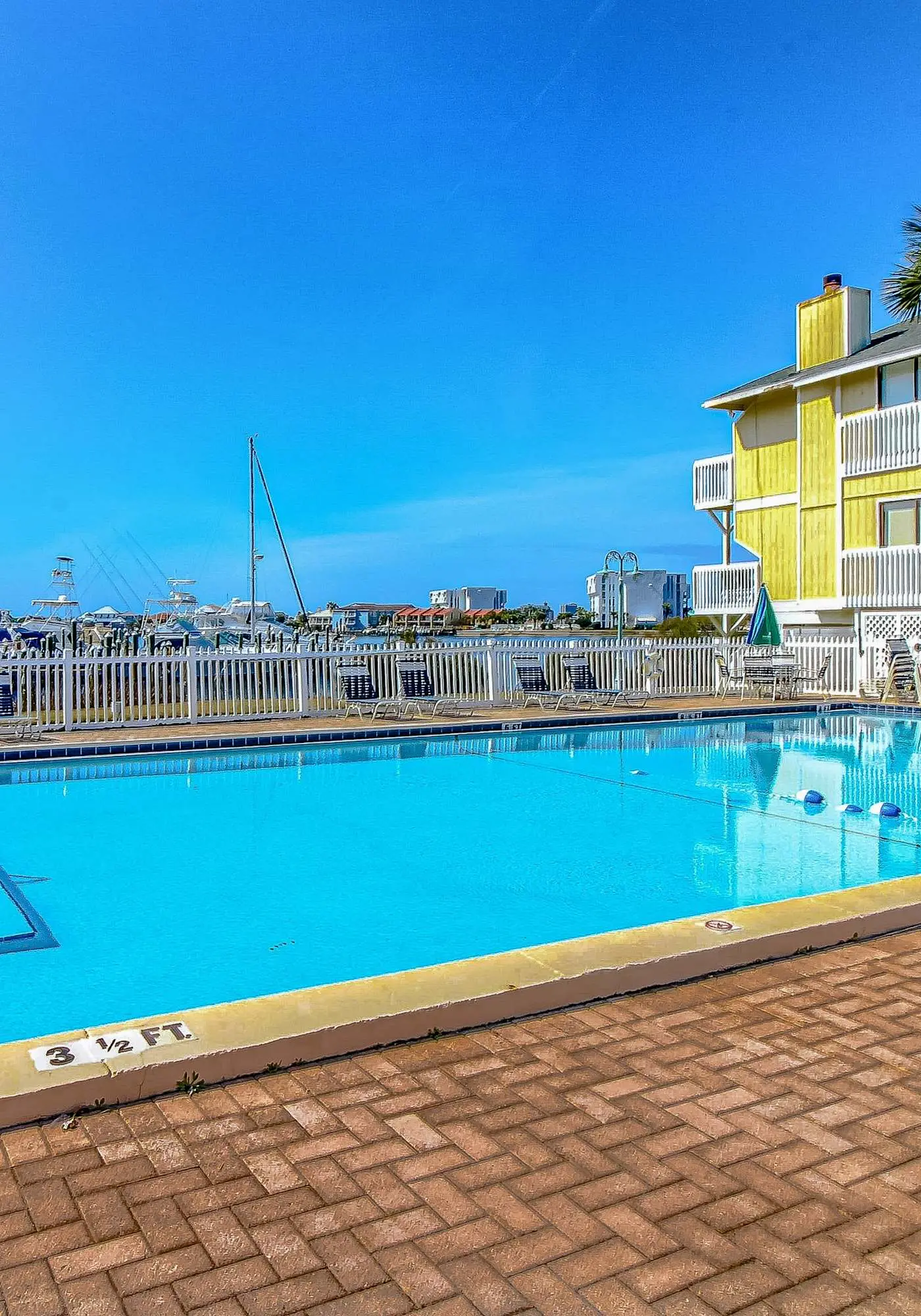 Dog-friendly condo with a pool, hot tub & tennis courts - walk to the beach