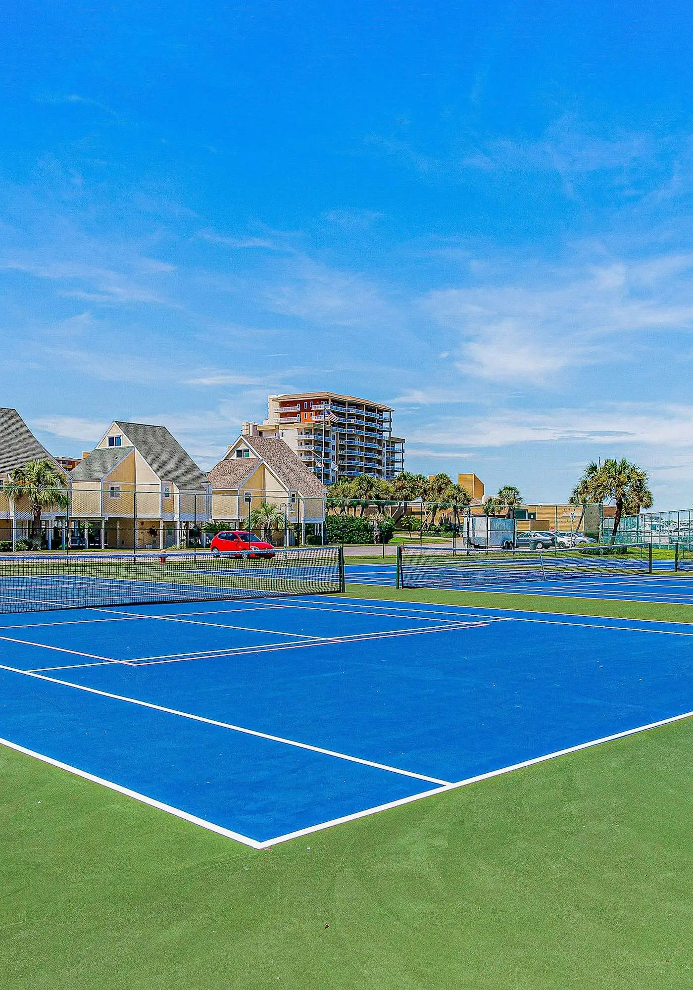 Dog-friendly condo with a pool, hot tub & tennis courts - walk to the beach