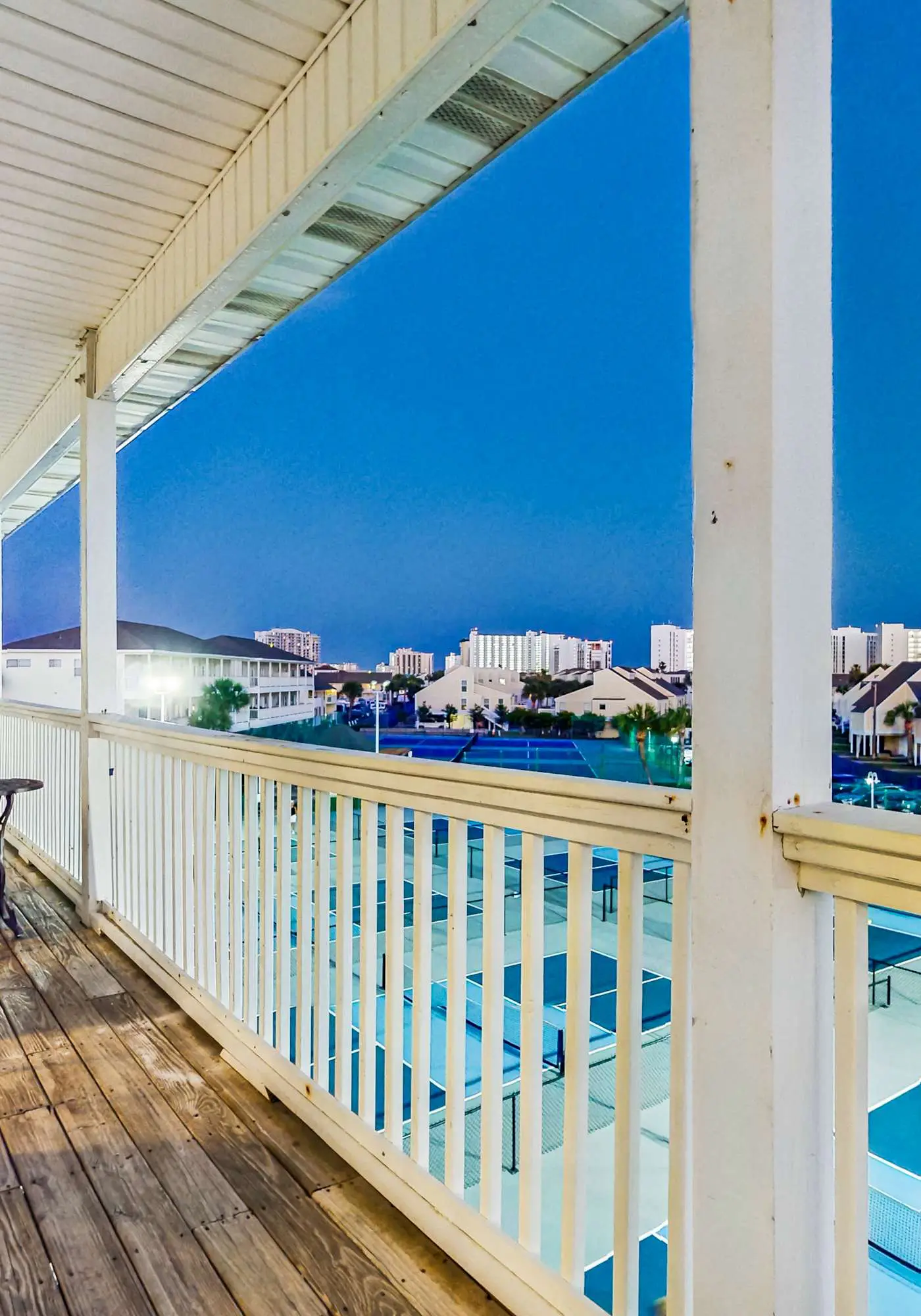 Dog-friendly condo with a pool, hot tub & tennis courts - walk to the beach