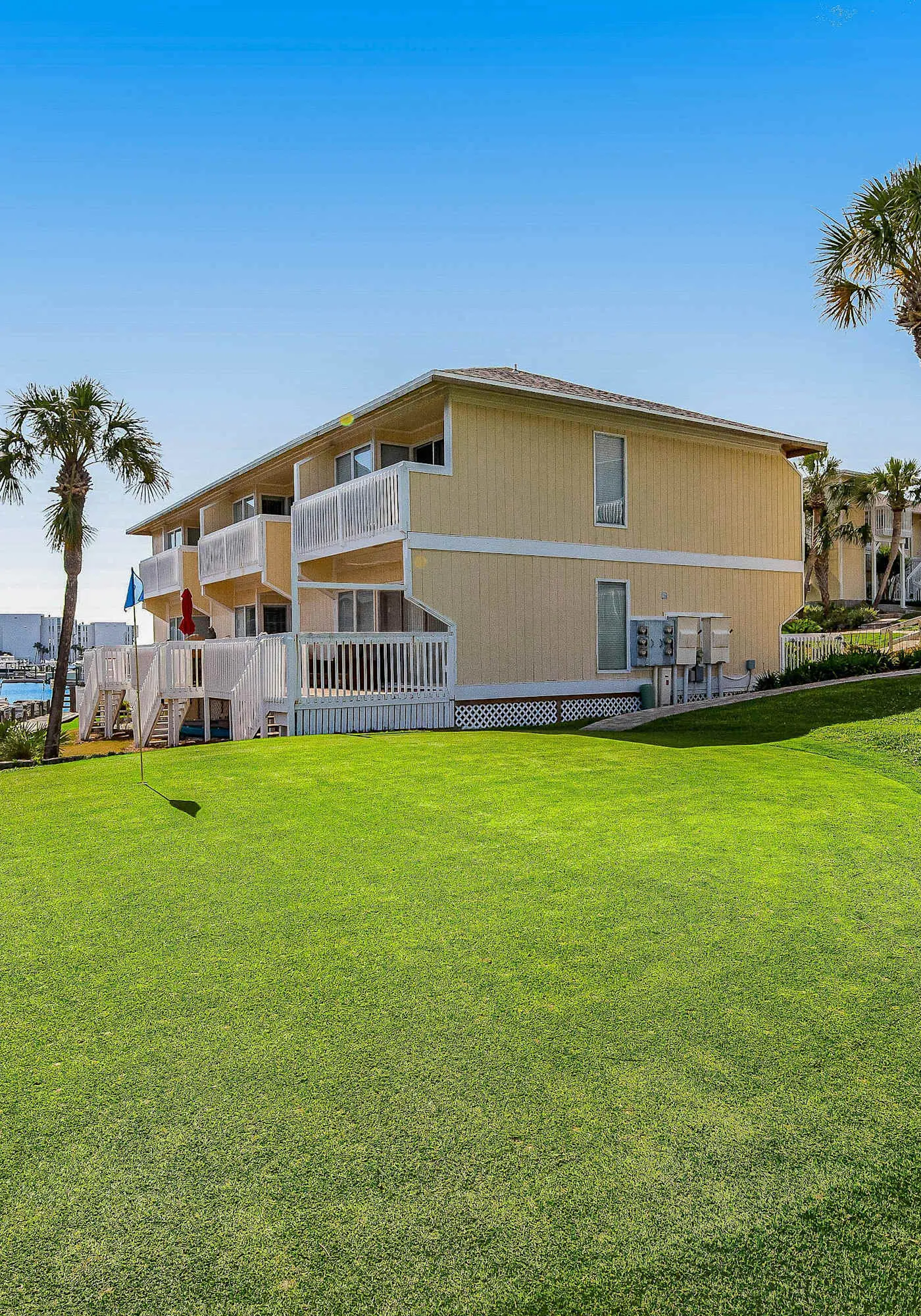 Dog-friendly condo with a pool, hot tub & tennis courts - walk to the beach