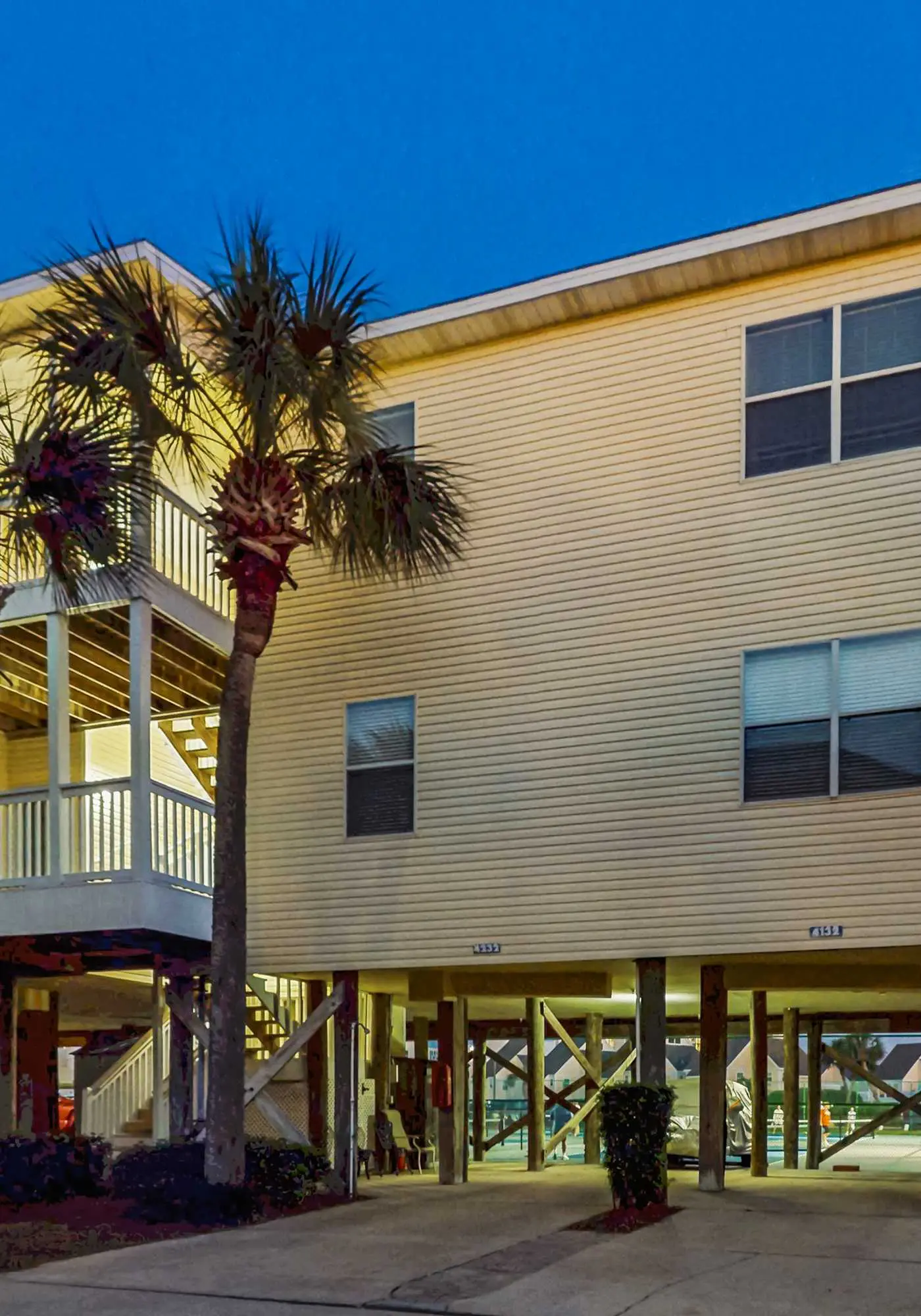 Dog-friendly condo with a pool, hot tub & tennis courts - walk to the beach