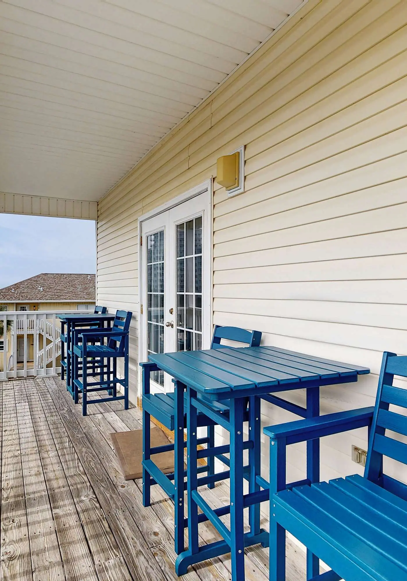 Dog-friendly condo with a pool, hot tub & tennis courts - walk to the beach