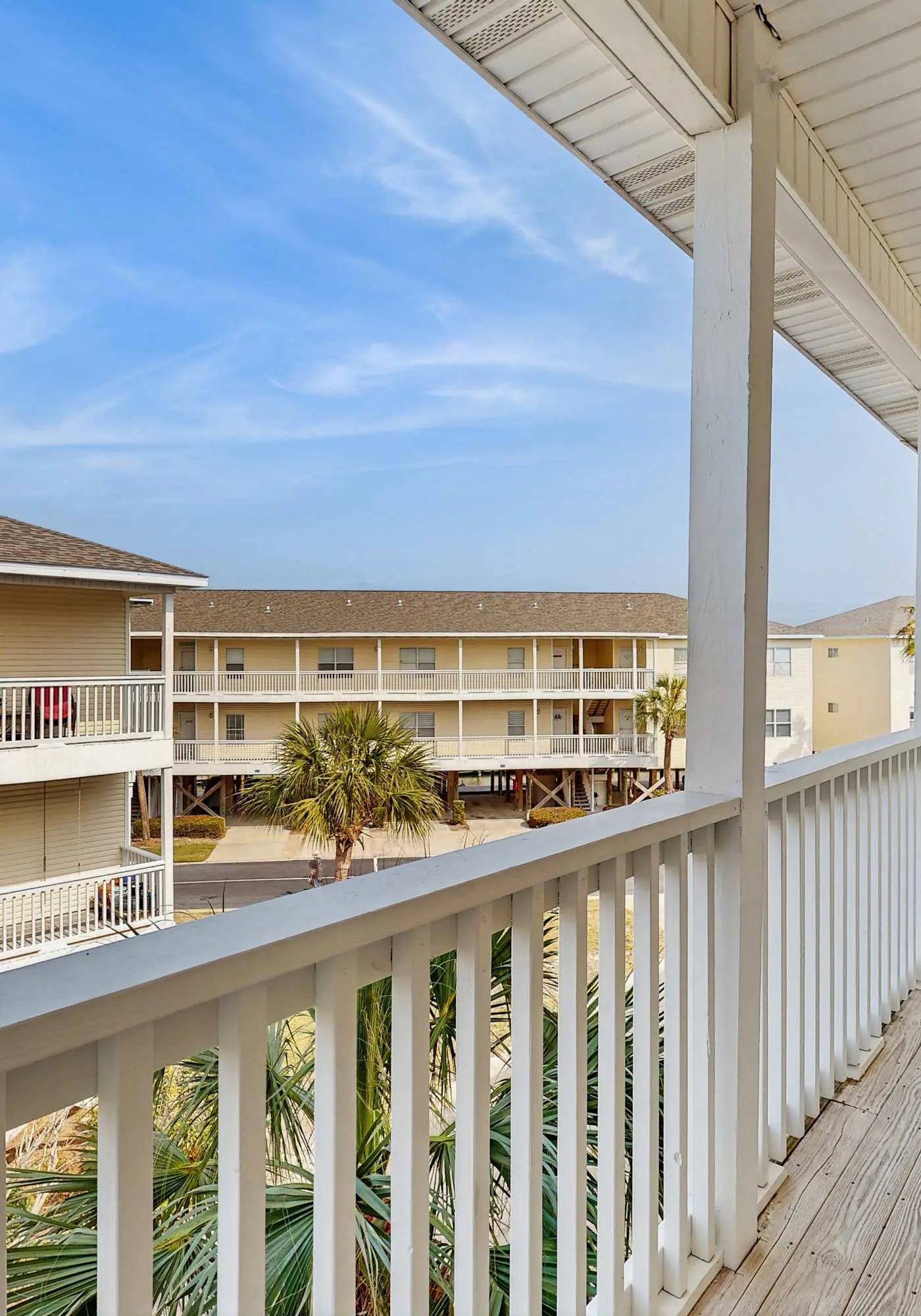 Dog-friendly condo with a pool, hot tub & tennis courts - walk to the beach