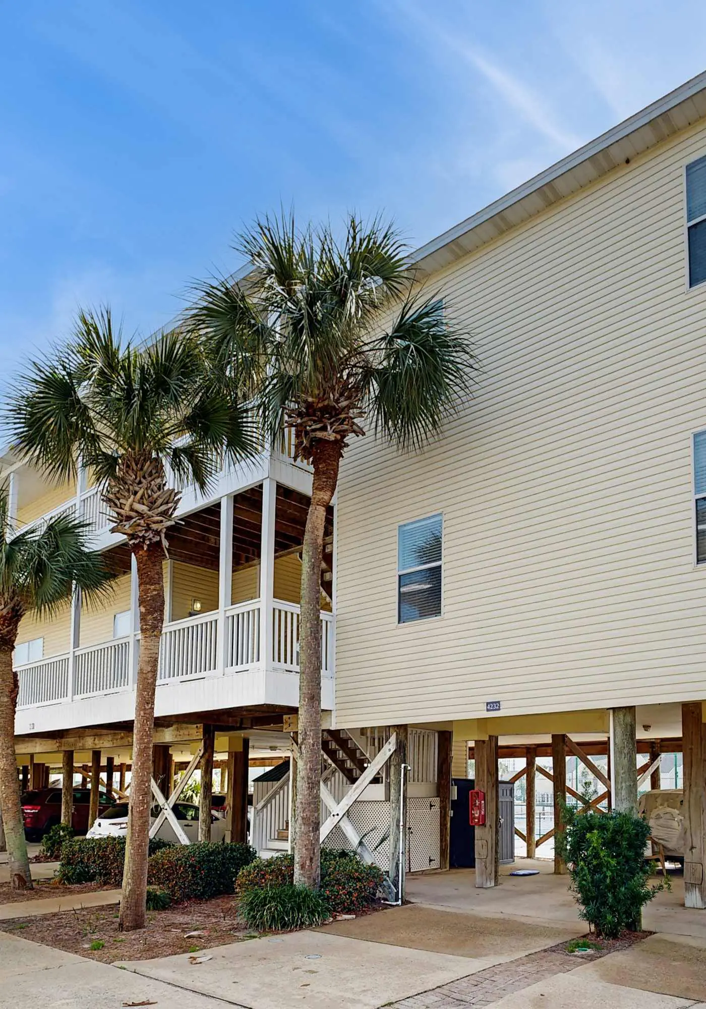 Dog-friendly condo with a pool, hot tub & tennis courts - walk to the beach