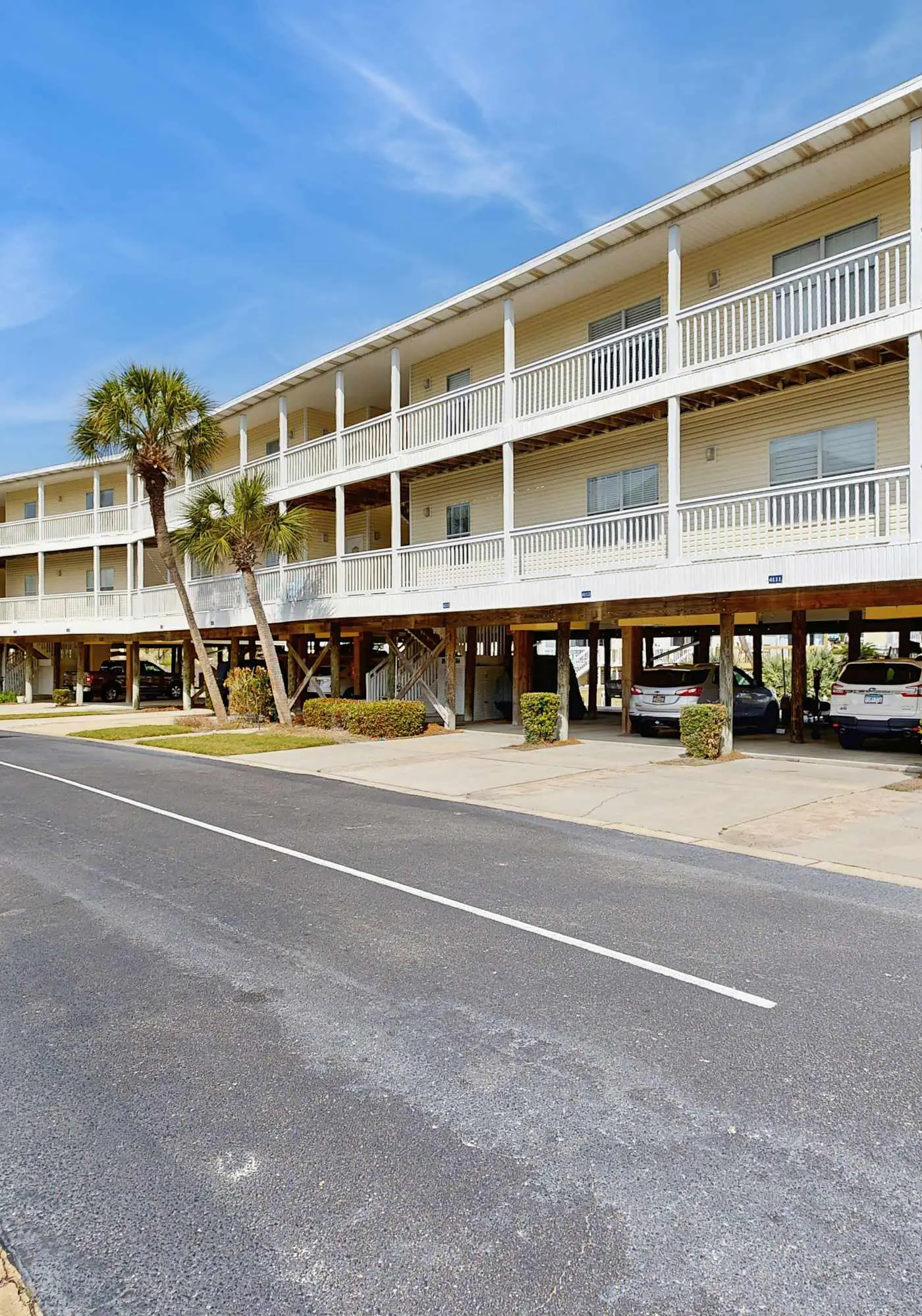 Dog-friendly condo with a pool, hot tub & tennis courts - walk to the beach