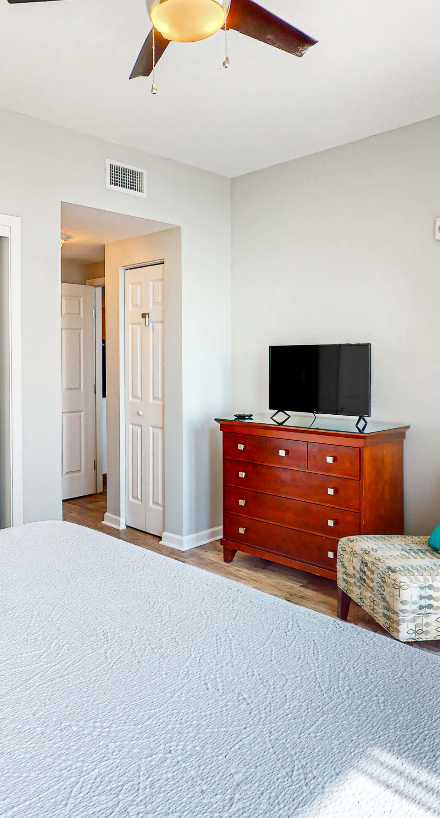 Gulf-view condo with outdoor pool, hot tub, gym & tennis - walk to the beach