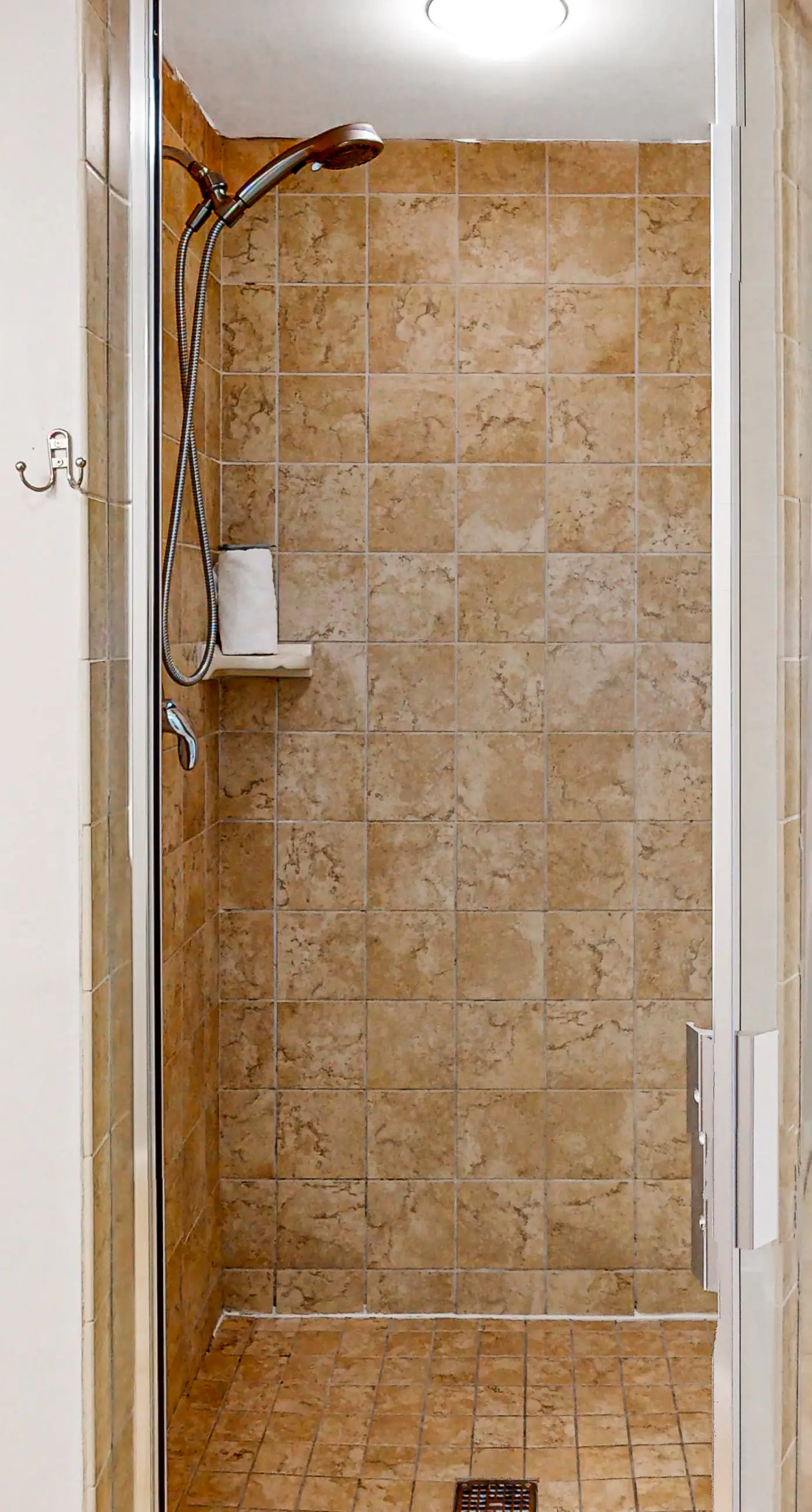 Gulf-view condo with outdoor pool, hot tub, gym & tennis - walk to the beach