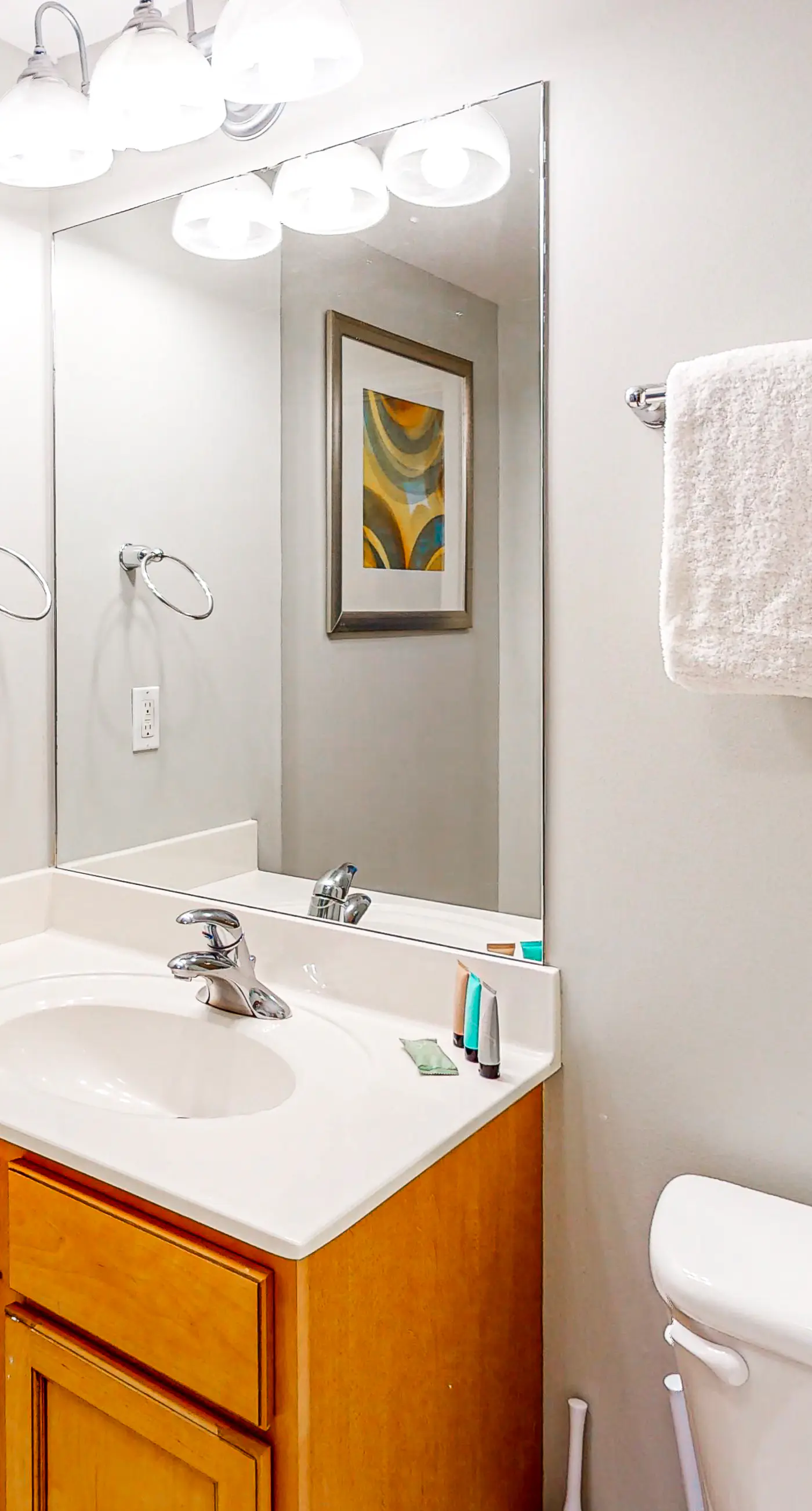 Gulf-view condo with outdoor pool, hot tub, gym & tennis - walk to the beach