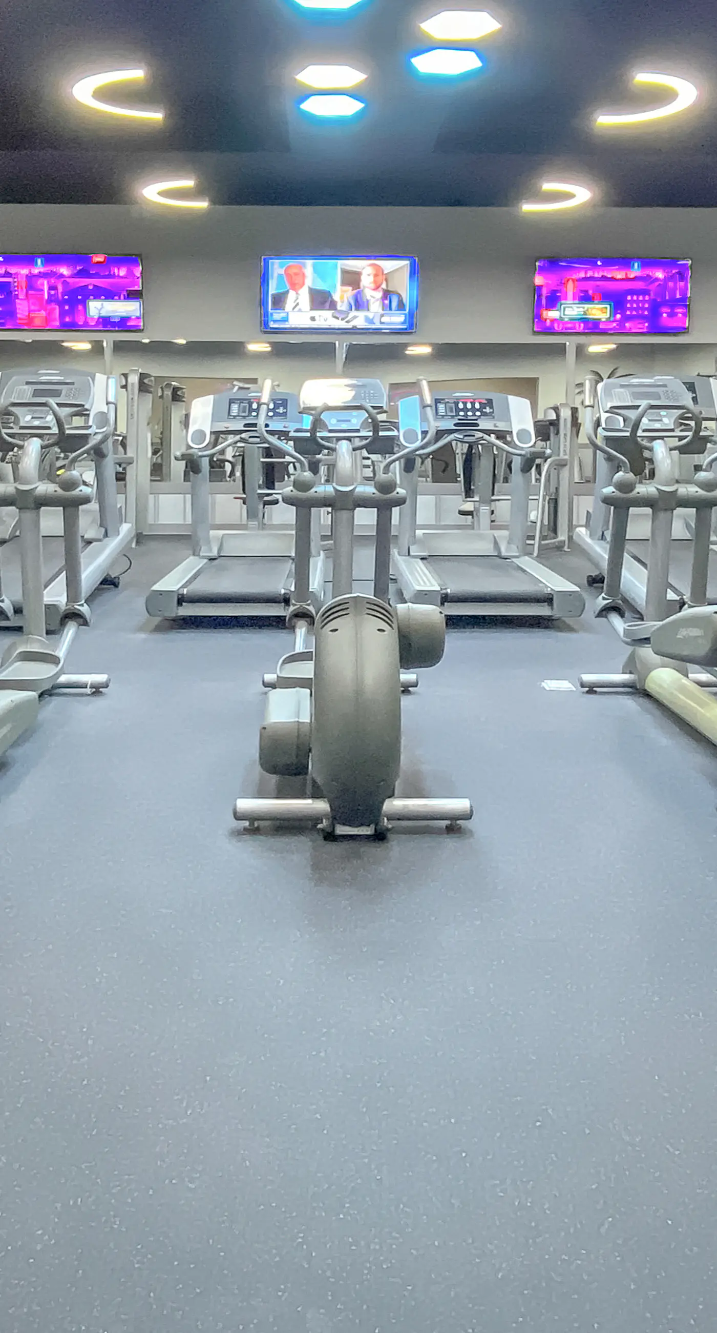 Gulf-view condo with outdoor pool, hot tub, gym & tennis - walk to the beach