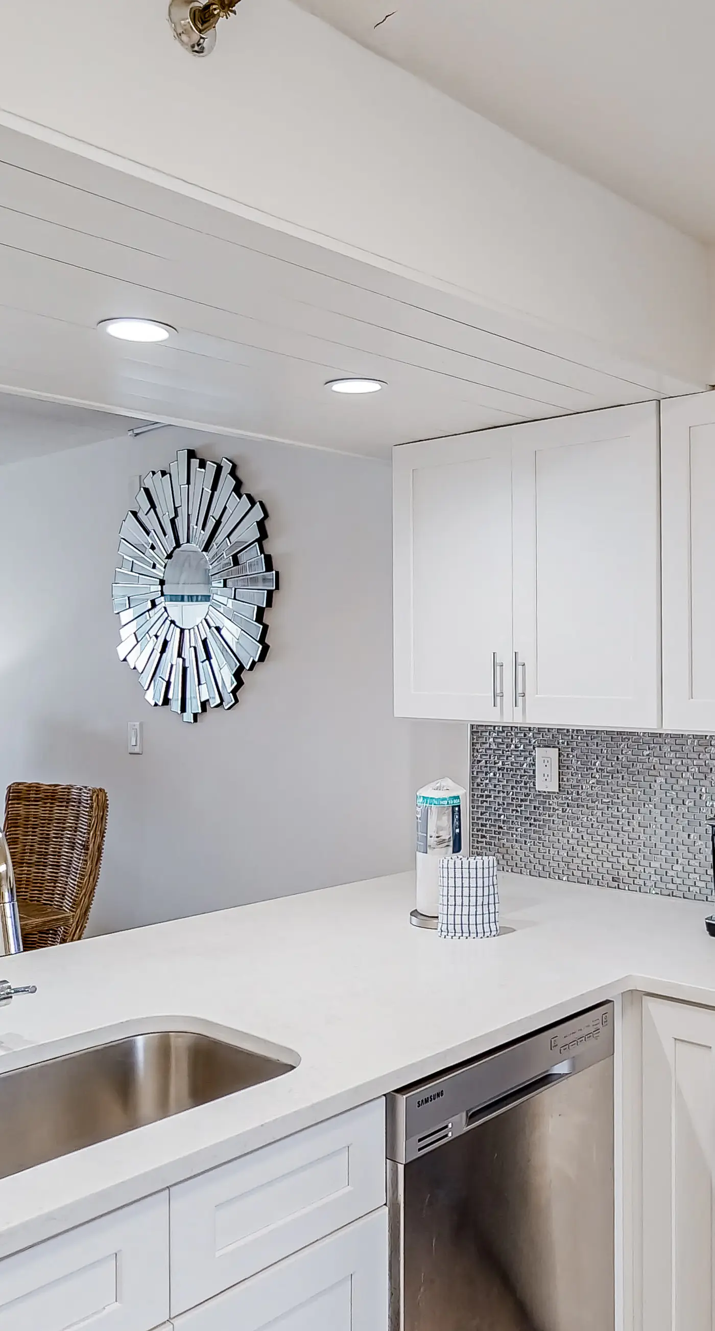 Waterfront escape with gulf views, pool, beach access, gym, balcony & AC