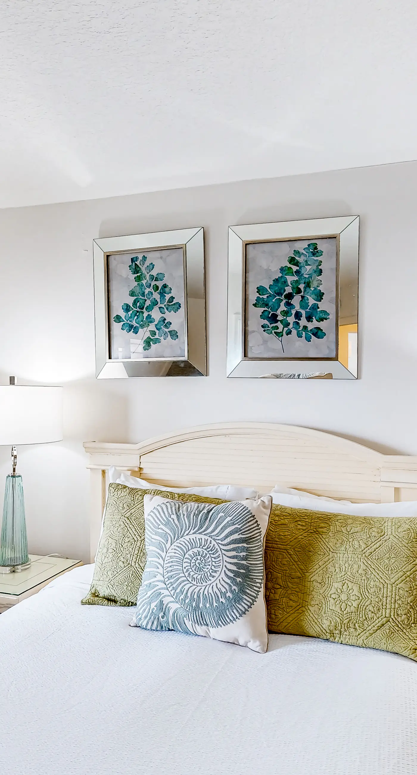 Waterfront escape with gulf views, pool, beach access, gym, balcony & AC