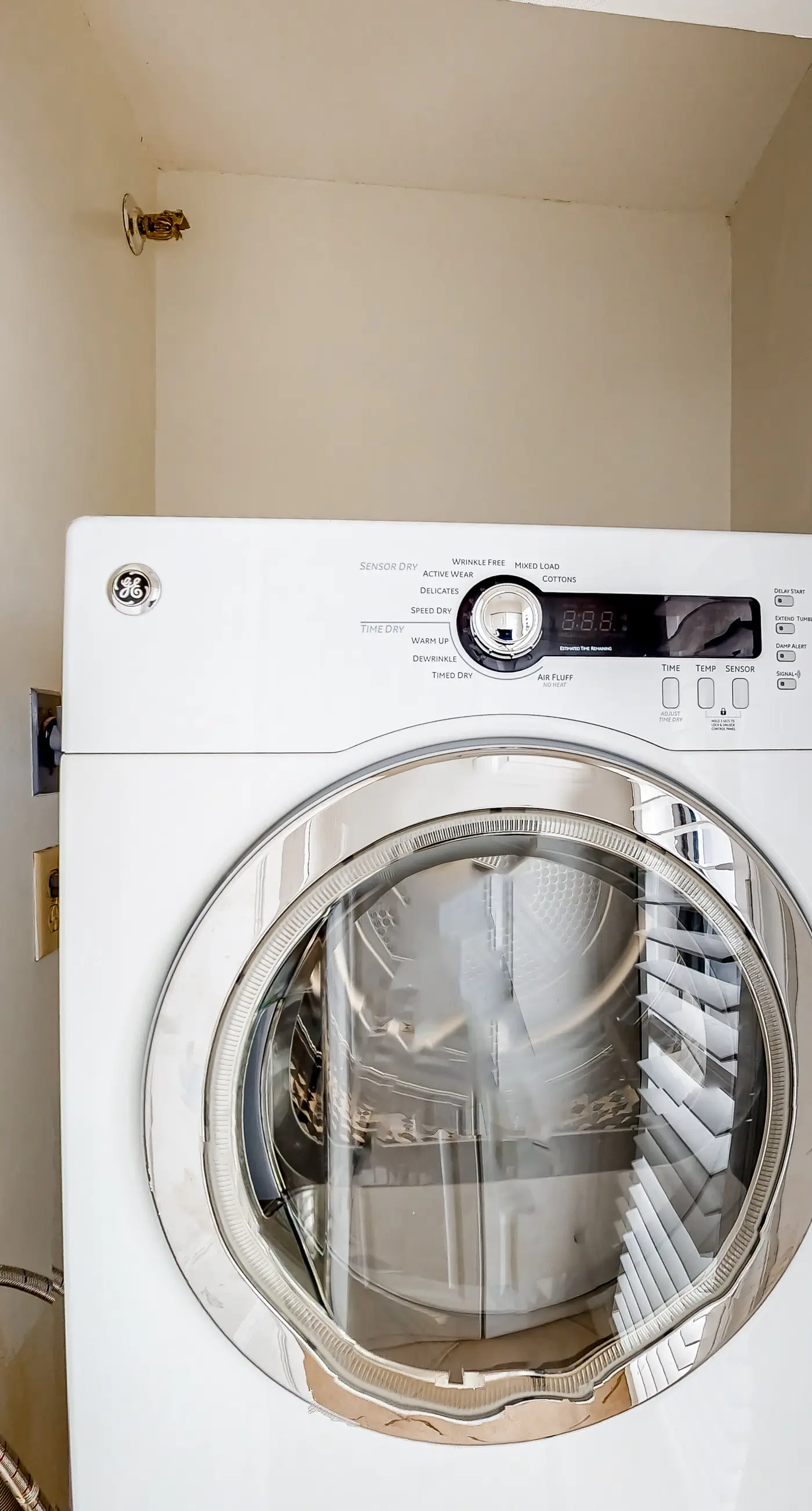 Waterfront escape with gulf views, pool, beach access, gym, balcony & AC