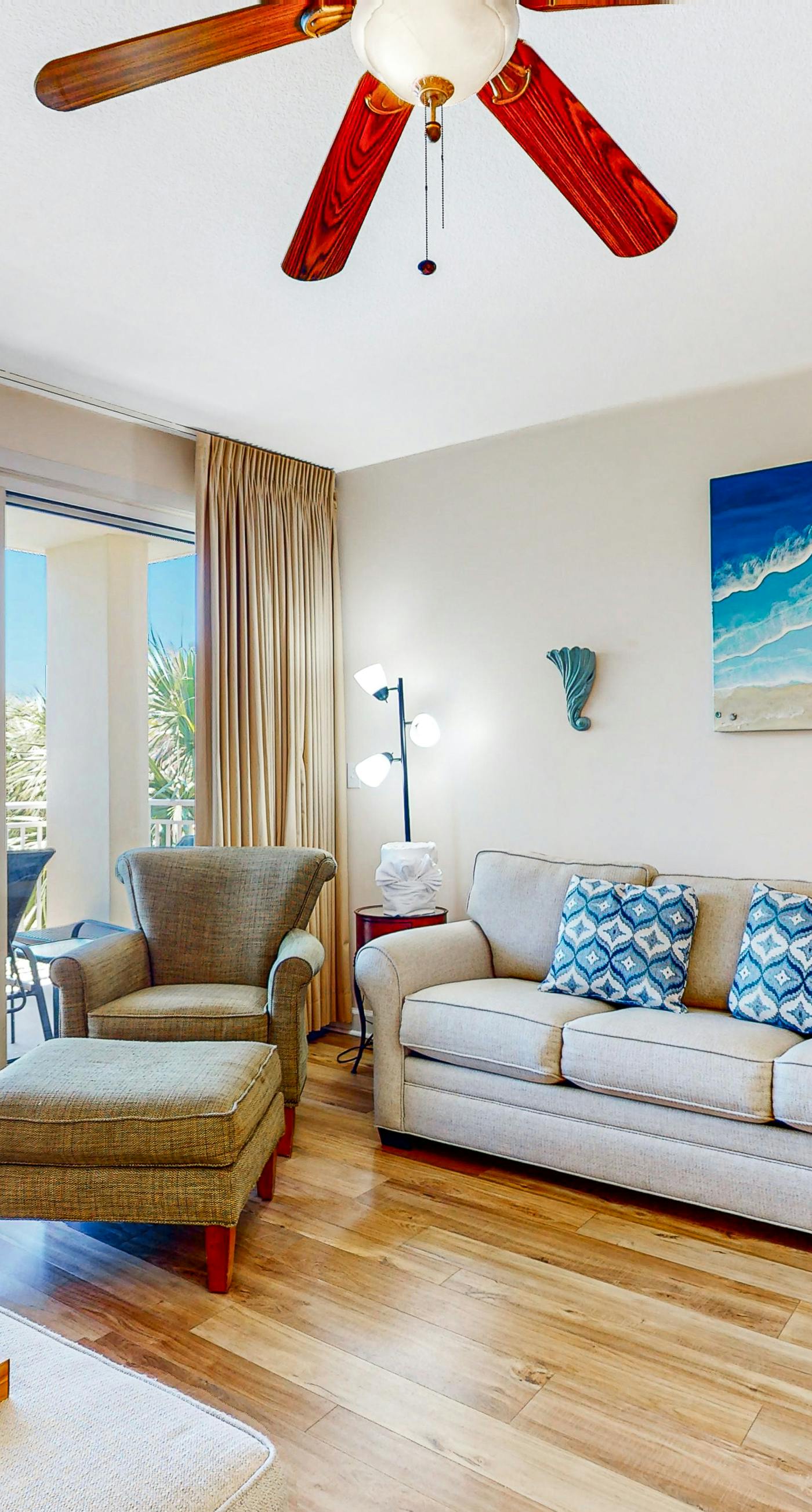 Gorgeous 2nd-floor condo with W/D, resort-style pool, gym, and beach access