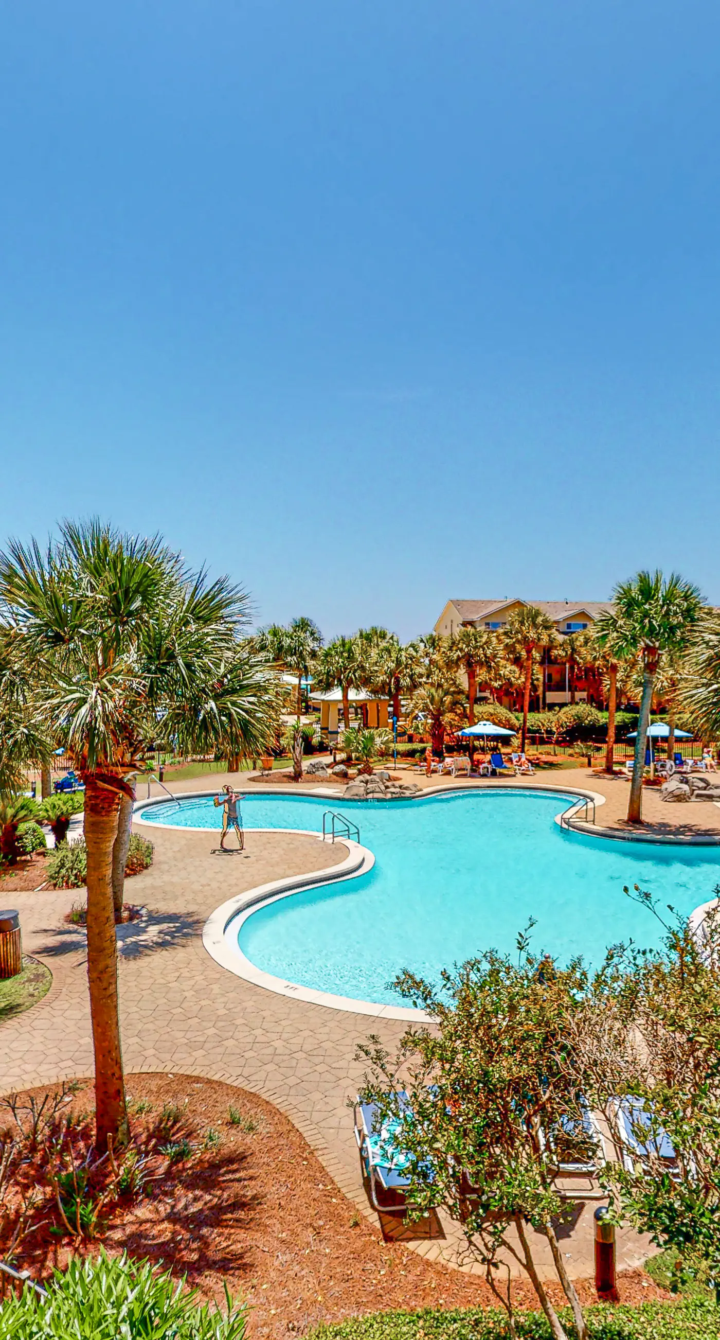 Gorgeous 2nd-floor condo with W/D, resort-style pool, gym, and beach access