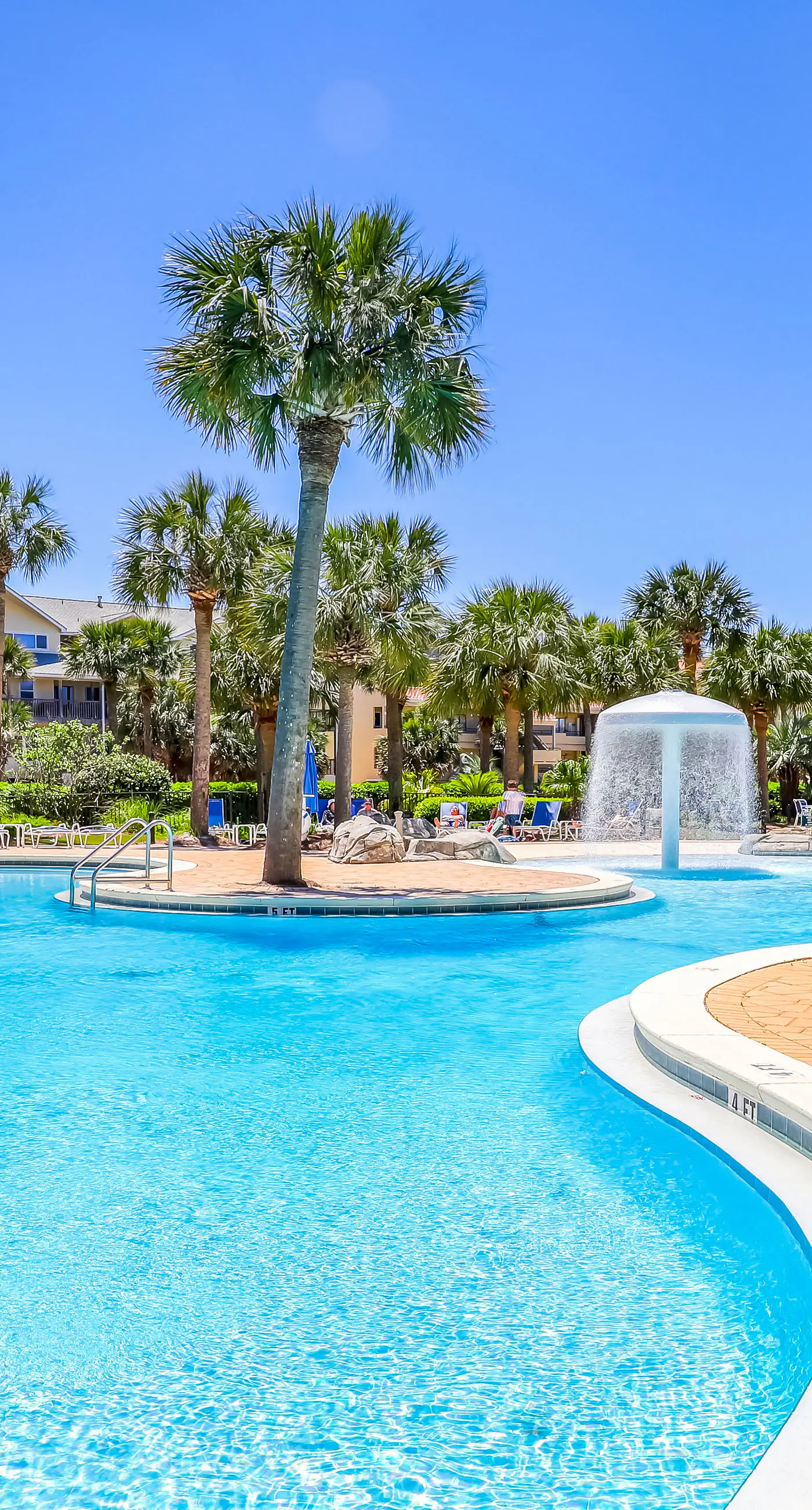 Gorgeous 2nd-floor condo with W/D, resort-style pool, gym, and beach access