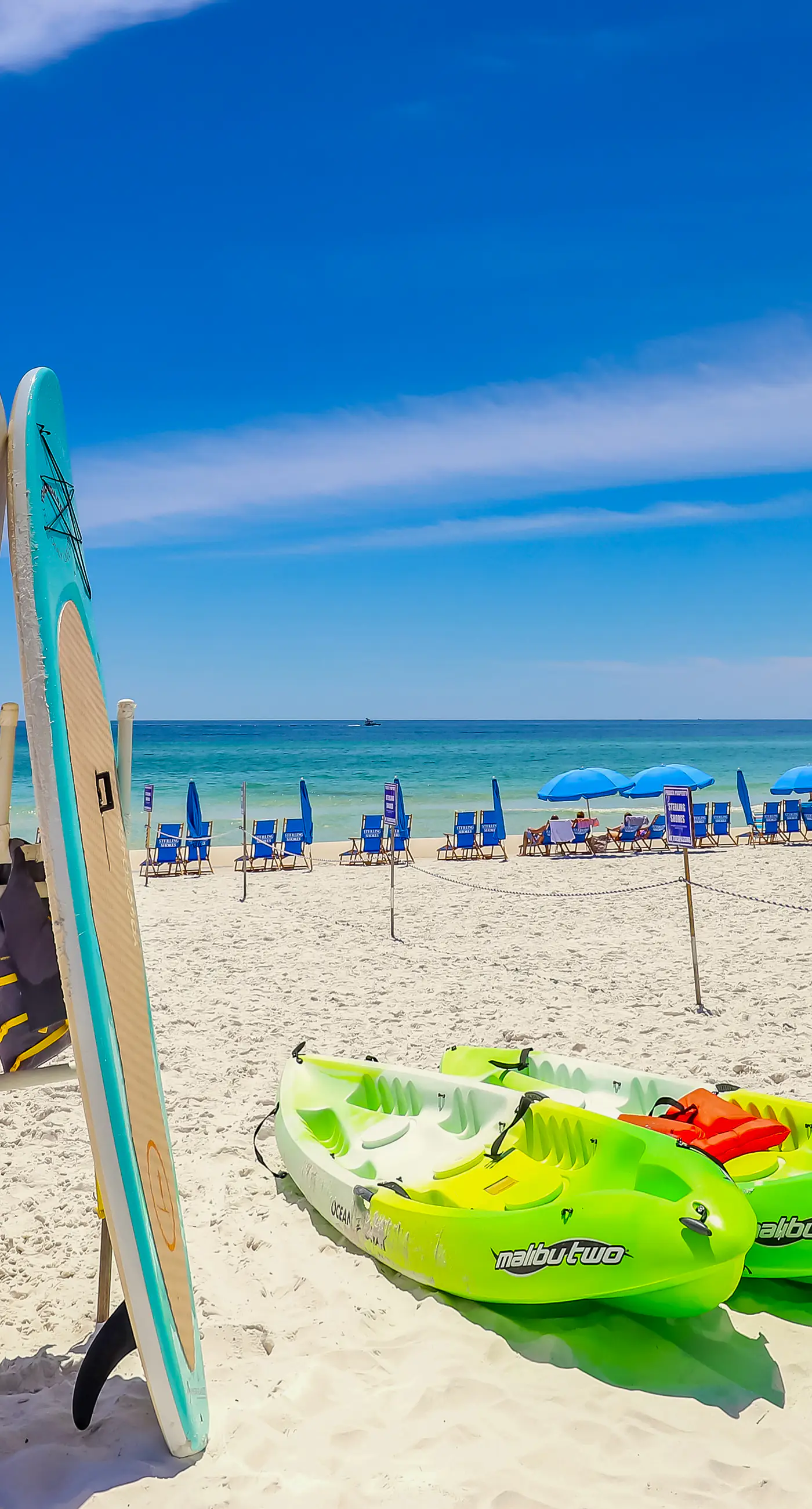 Gorgeous 2nd-floor condo with W/D, resort-style pool, gym, and beach access