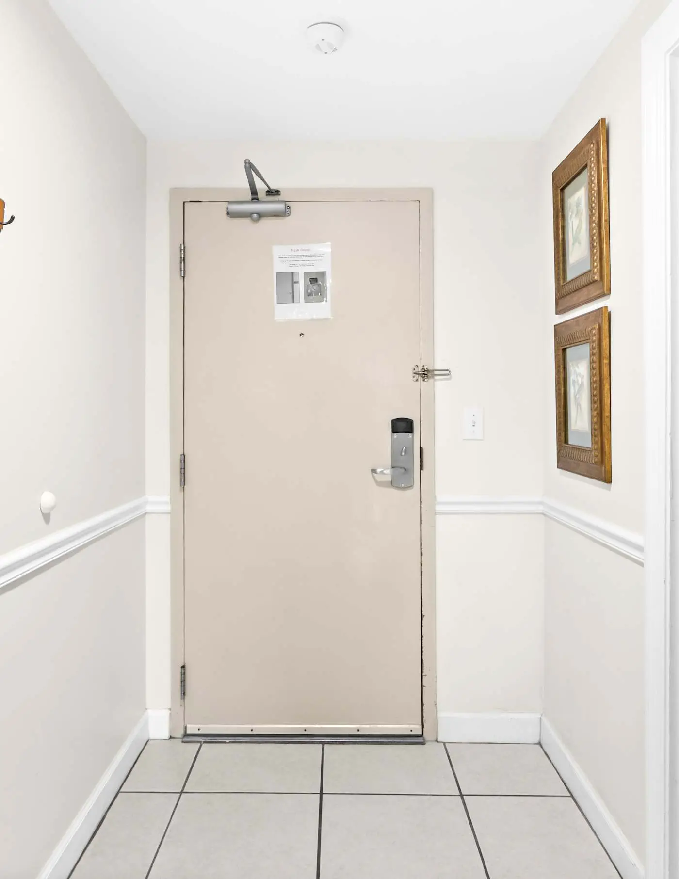 Gorgeous 2nd-floor condo with W/D, resort-style pool, gym, and beach access