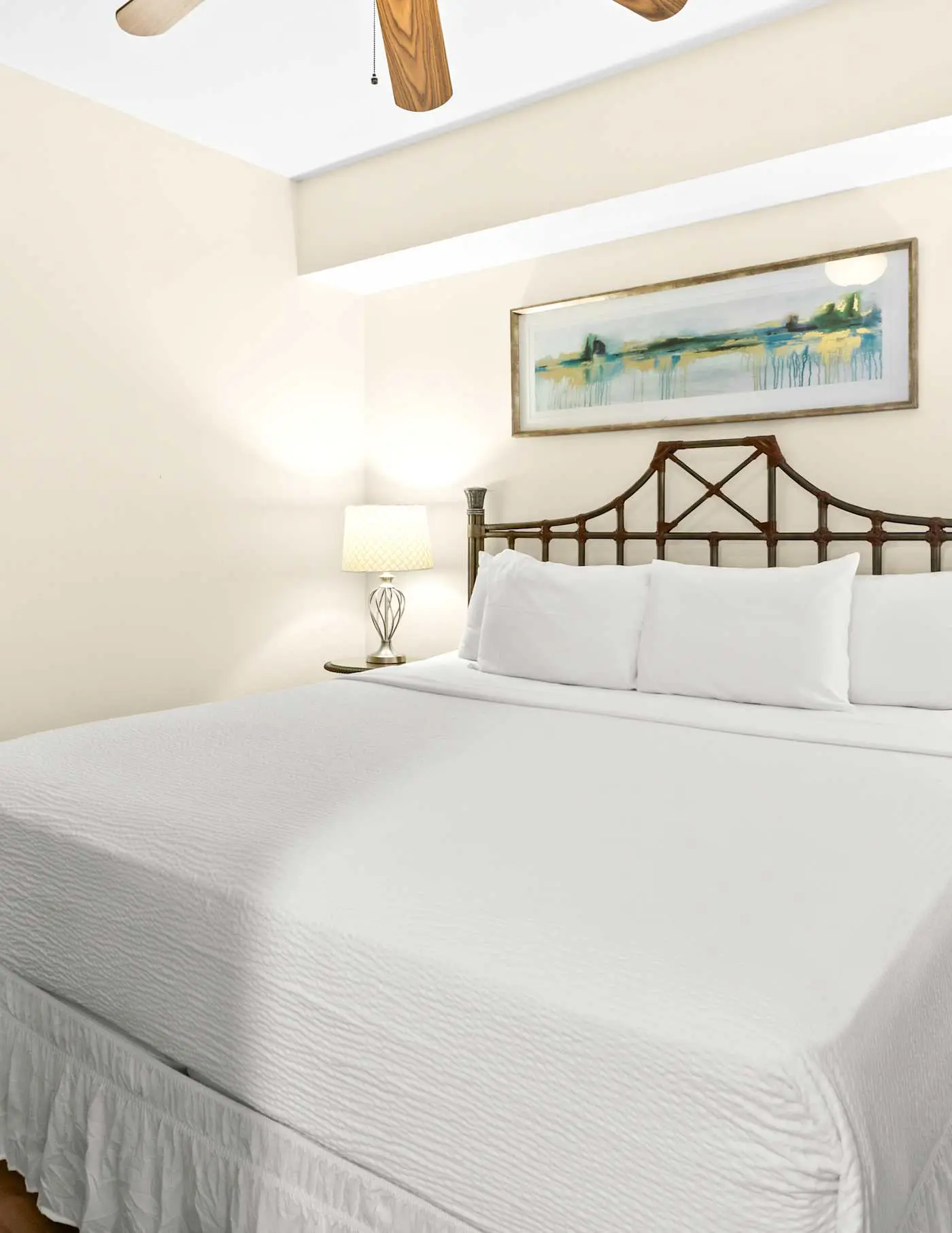 Gorgeous 2nd-floor condo with W/D, resort-style pool, gym, and beach access