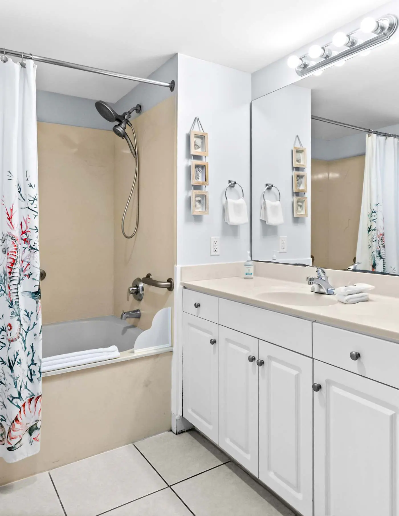 Gorgeous 2nd-floor condo with W/D, resort-style pool, gym, and beach access