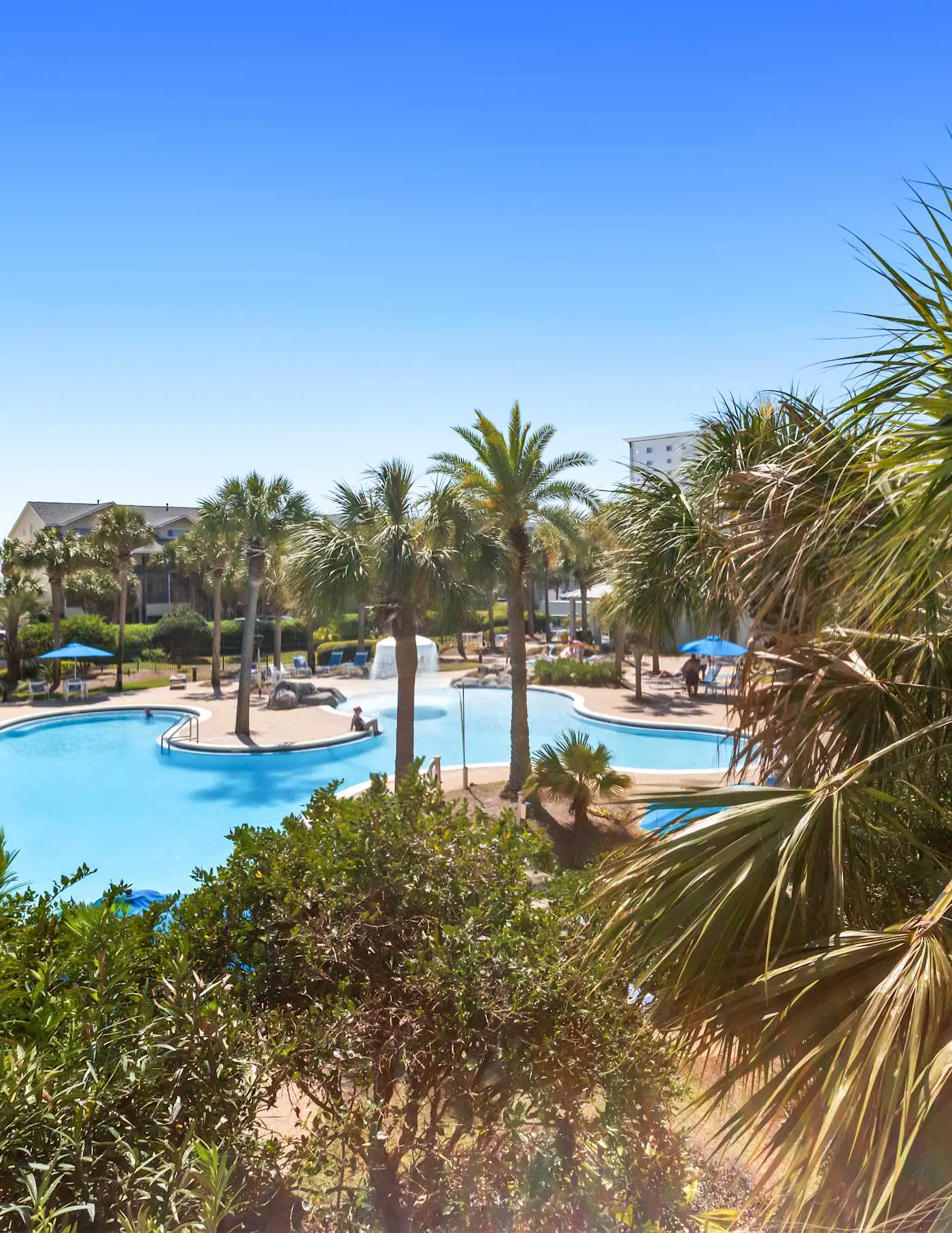 Gorgeous 2nd-floor condo with W/D, resort-style pool, gym, and beach access